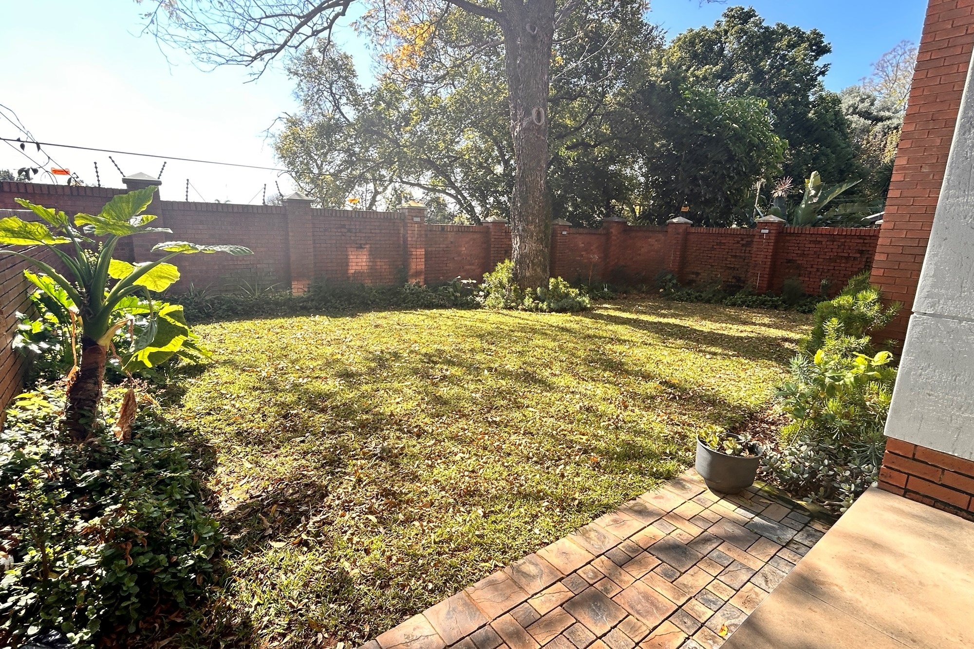 Modern Garden Apartment on the border of Waterkloof and Nieuw Muckleneuk