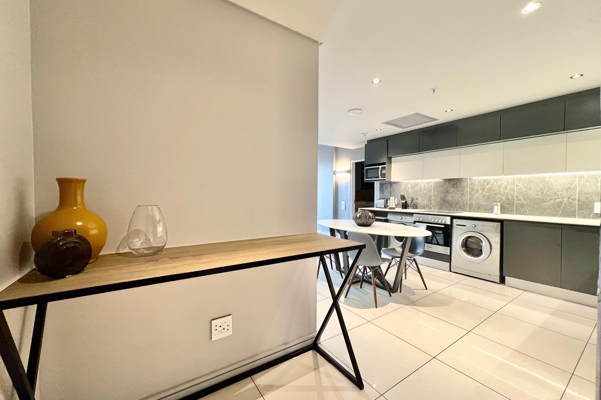 Apartment for rent in Sandown, Sandton, 94 m²