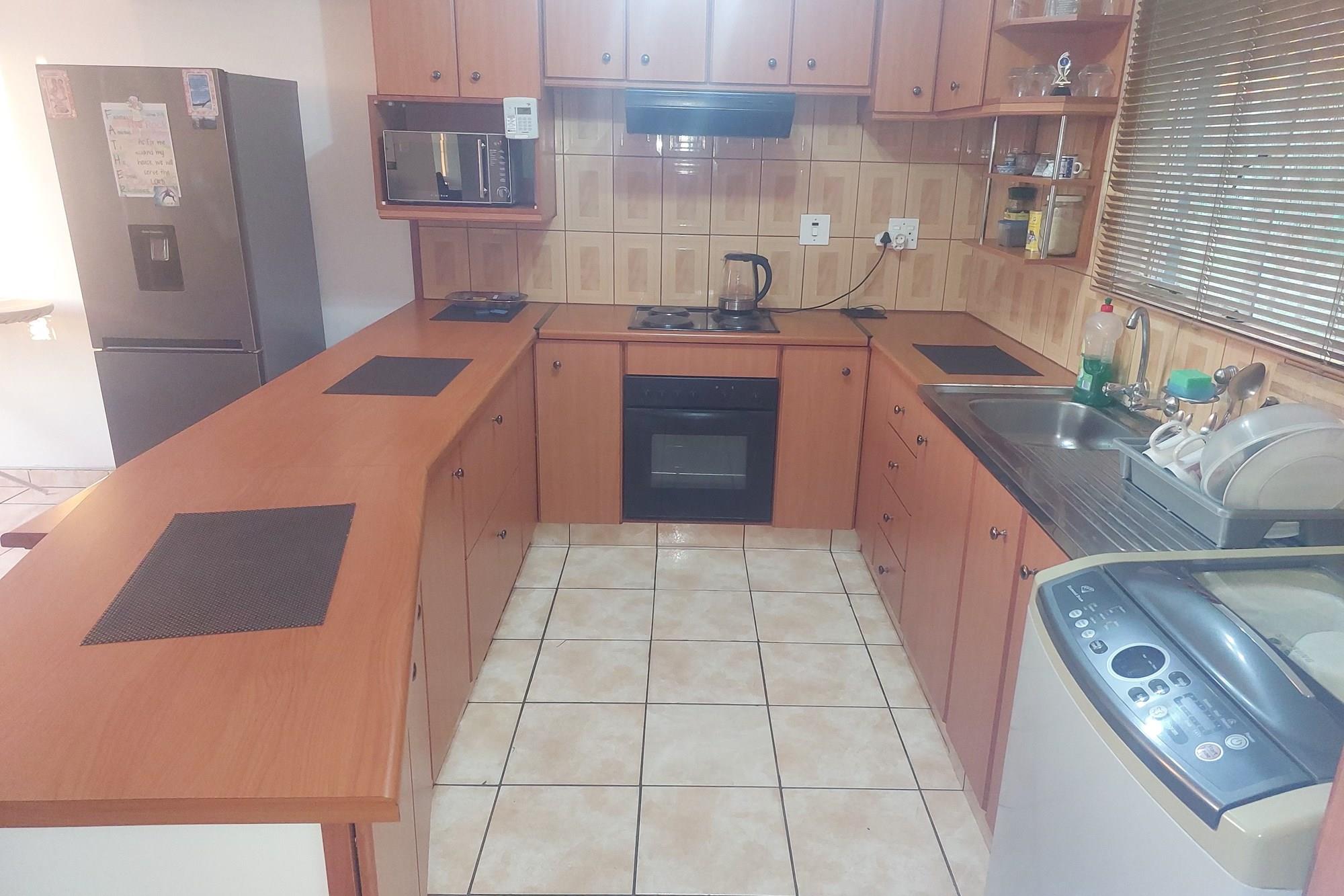 Apartment for sale in Malvern, Queensburgh, KwaZulu Natal, 78 m²