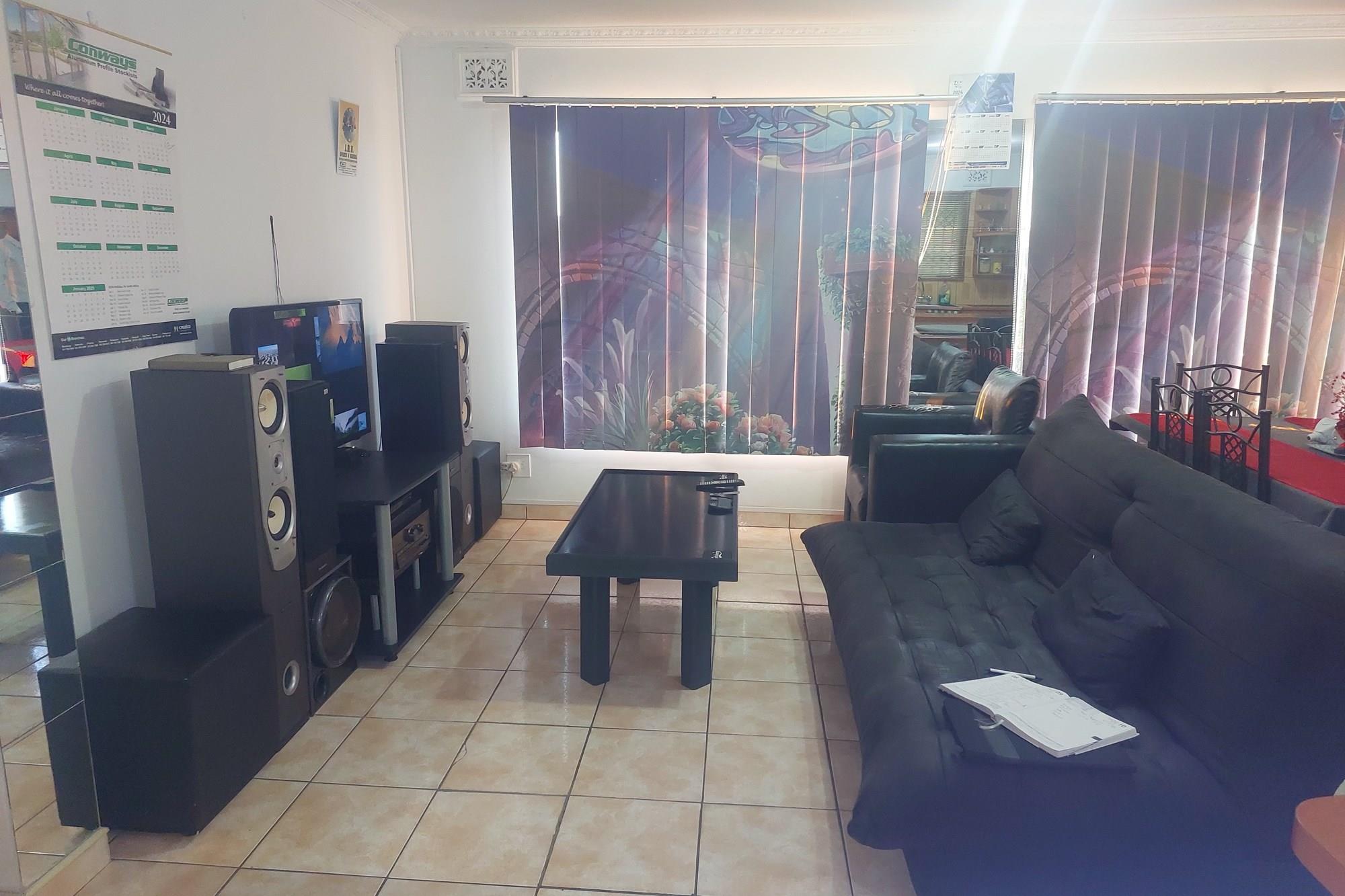 Apartment for sale in Malvern, Queensburgh, KwaZulu Natal, 78 m²
