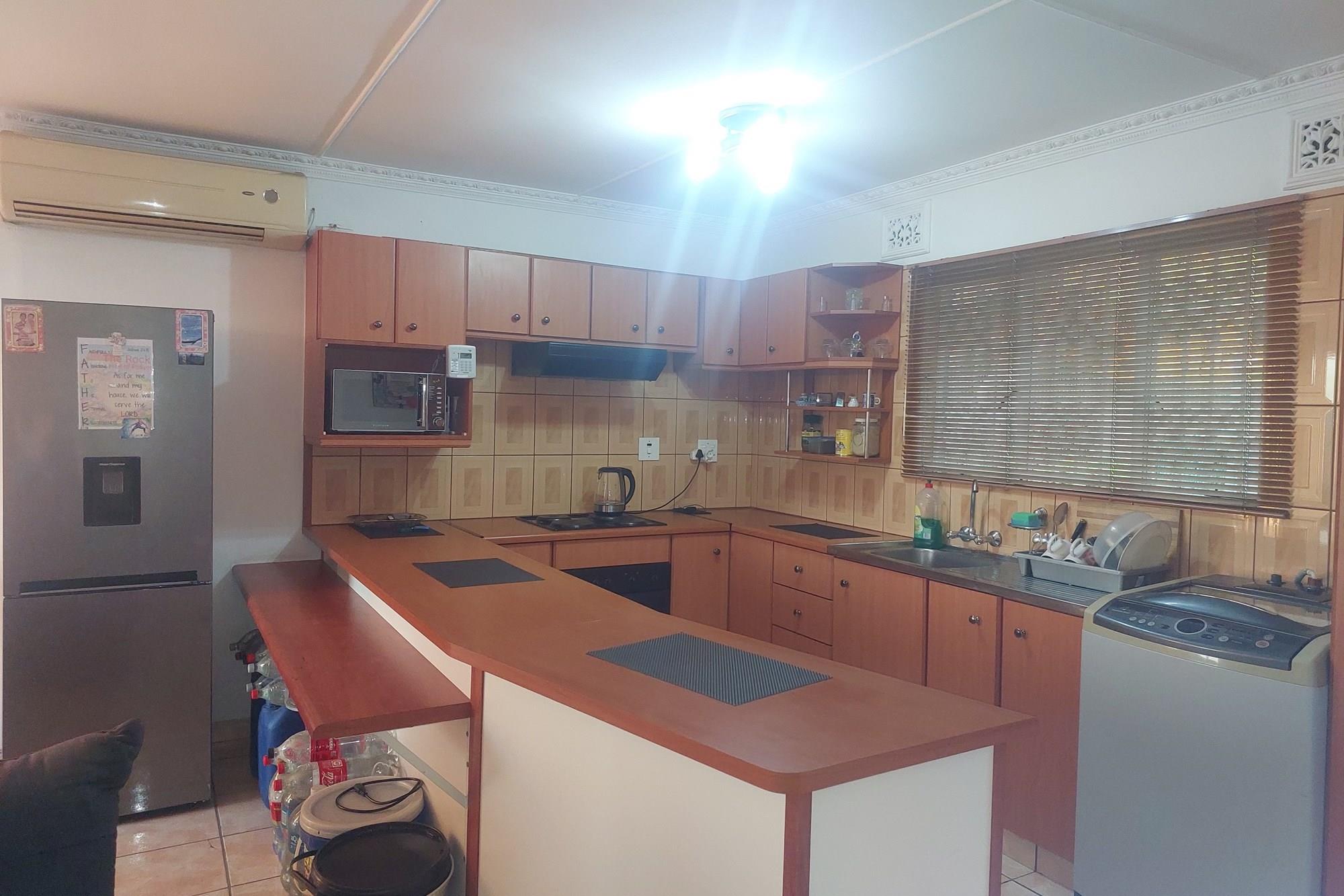Apartment for sale in Malvern, Queensburgh, KwaZulu Natal, 78 m²