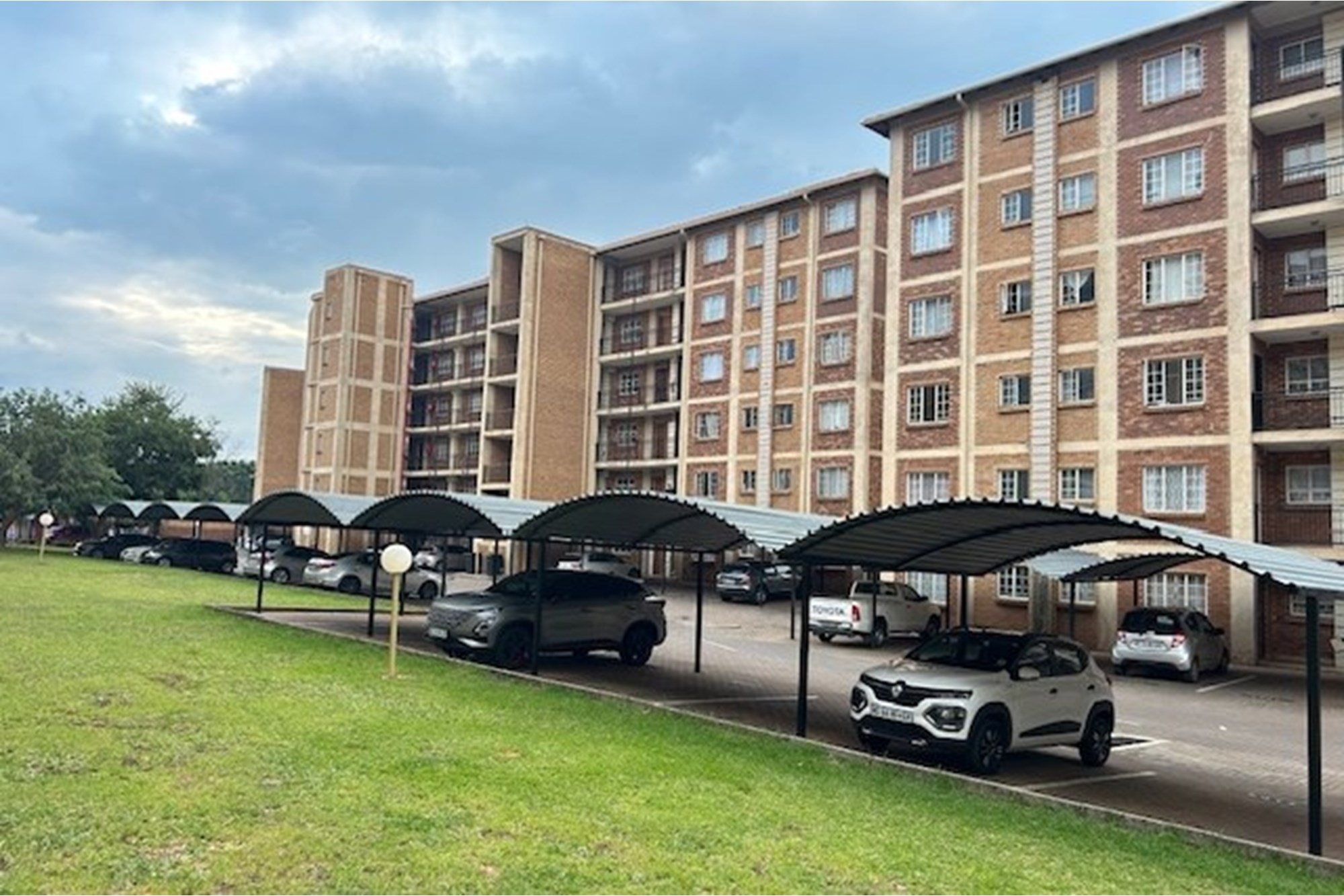 Apartment for sale in Karenpark, Akasia, 1111 DAFFODIL GARDENS SOUTH, 21 Madelief Avenue, Karenpark, Akasia, Gauteng, 70 m²