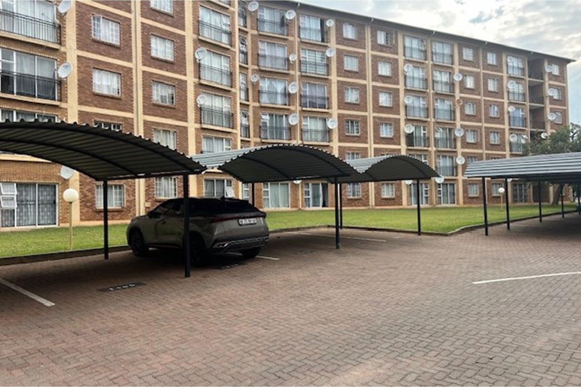Apartment for sale in Karenpark, Akasia, 1111 DAFFODIL GARDENS SOUTH, 21 Madelief Avenue, Karenpark, Akasia, Gauteng, 70 m²