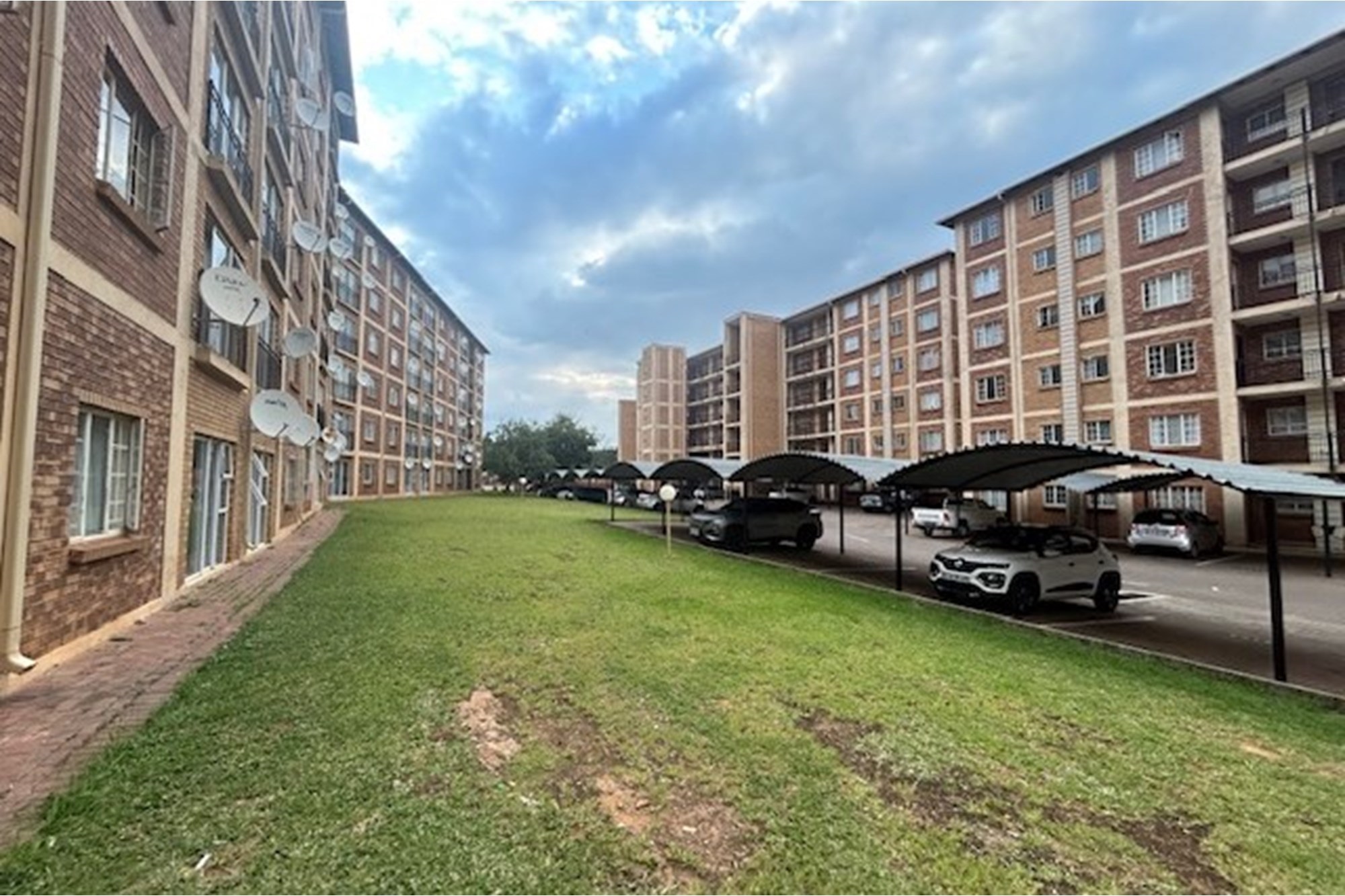 Apartment for sale in Karenpark, Akasia, 1111 DAFFODIL GARDENS SOUTH, 21 Madelief Avenue, Karenpark, Akasia, Gauteng, 70 m²