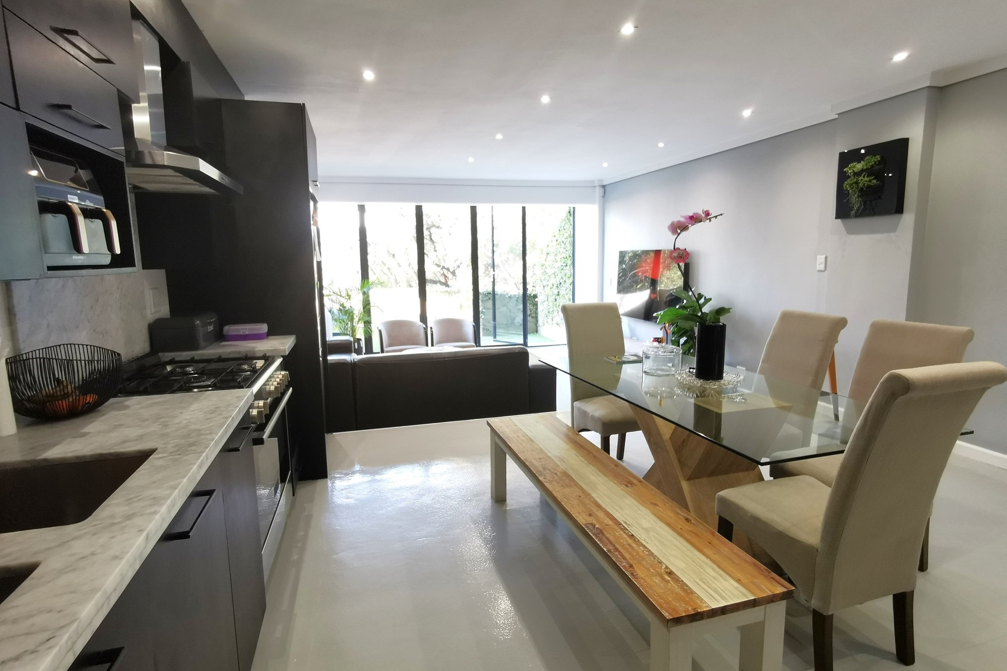 Designer 2 Bedroom Apartment for Luxury Living