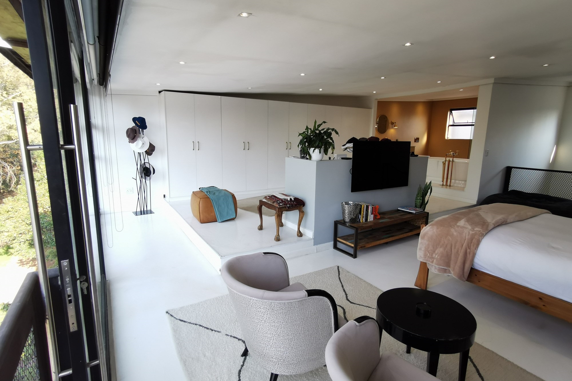 Designer 2 Bedroom Apartment for Luxury Living