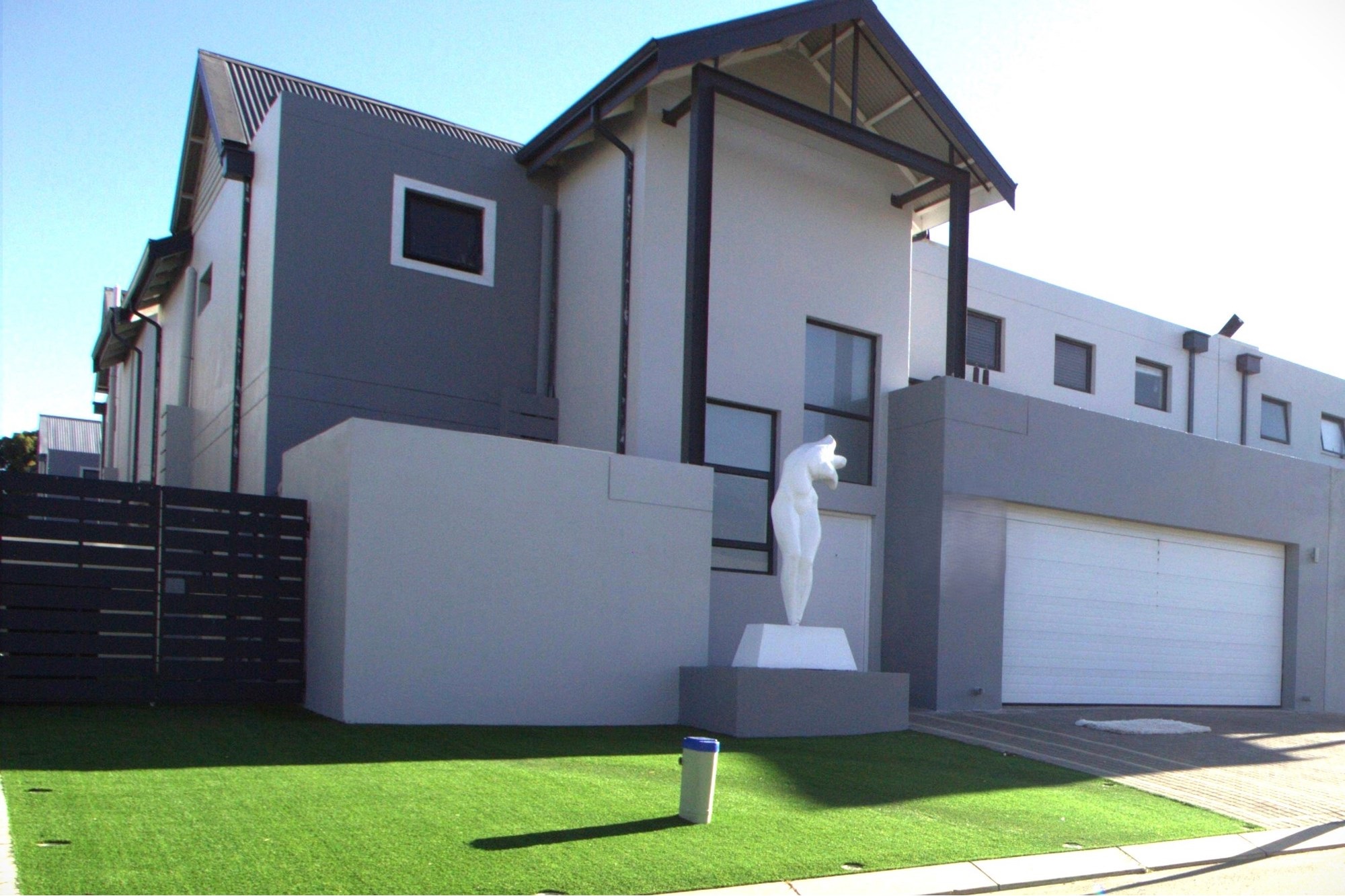 Stunning Modern 4Bedroom Home in Broadacres