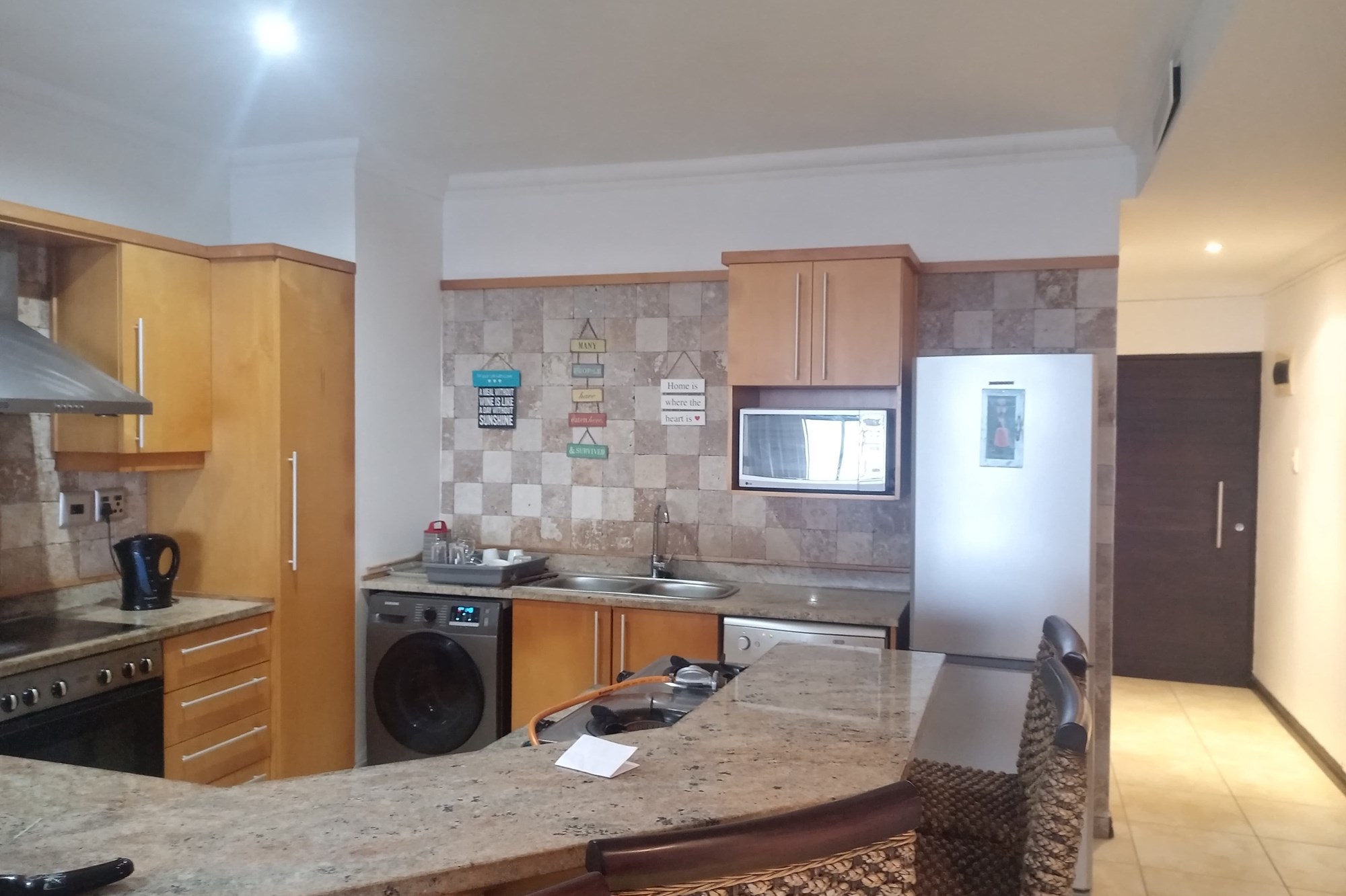 Apartment for rent in La Mercy, KwaZulu Natal, 153 m²