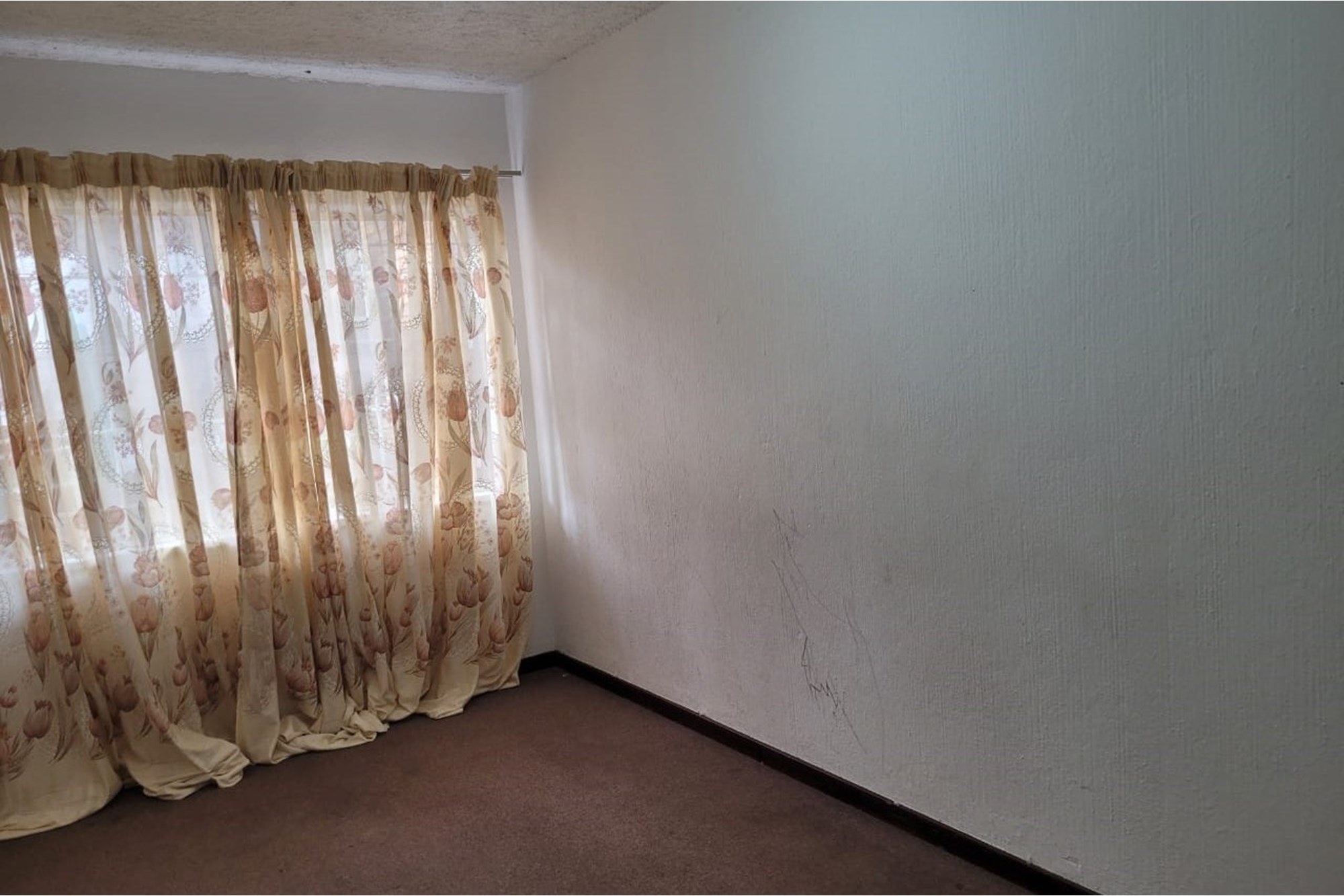 Charming 3-Bedroom Flat in Turffontein, Gauteng