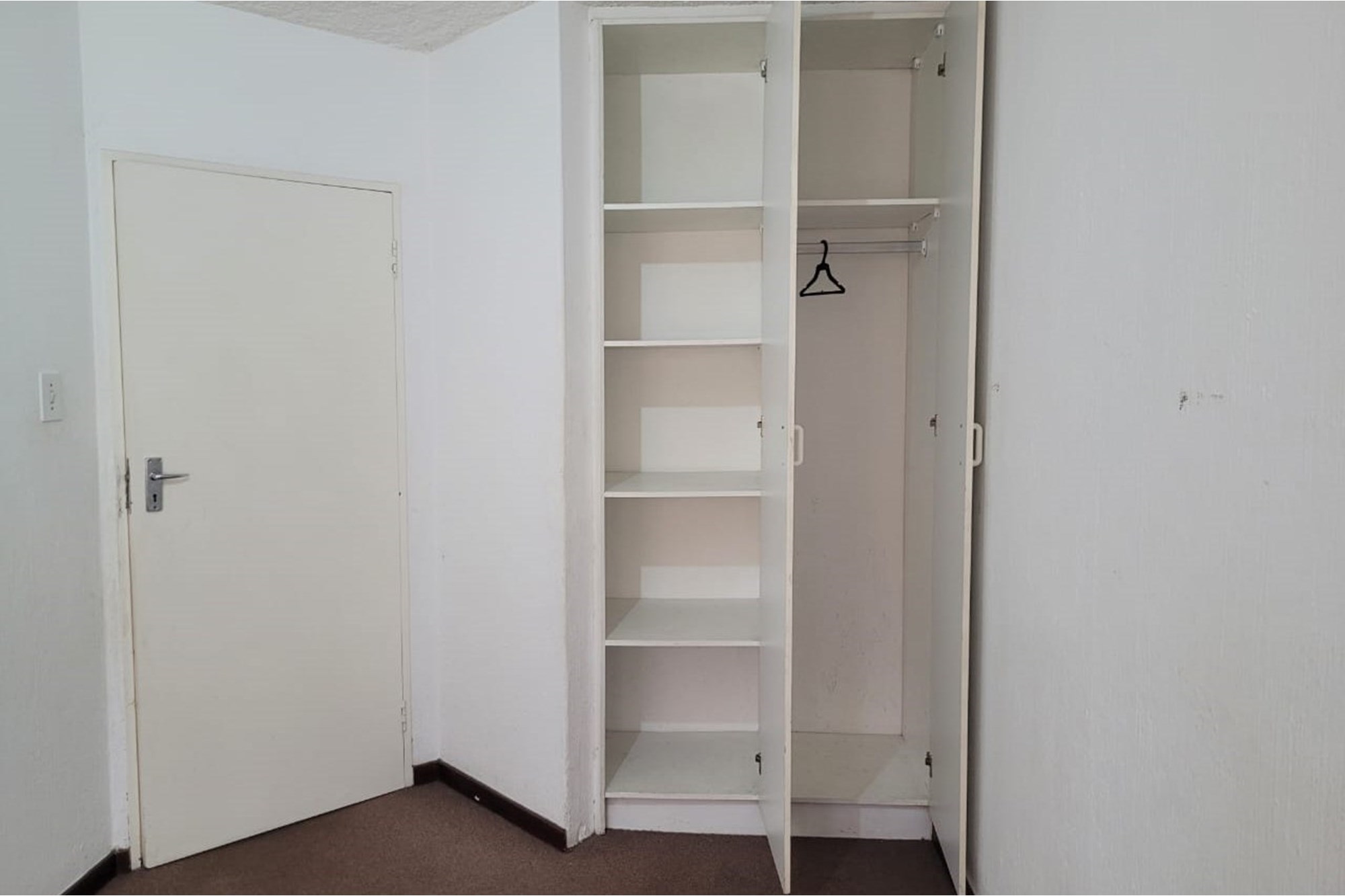 Charming 3-Bedroom Flat in Turffontein, Gauteng