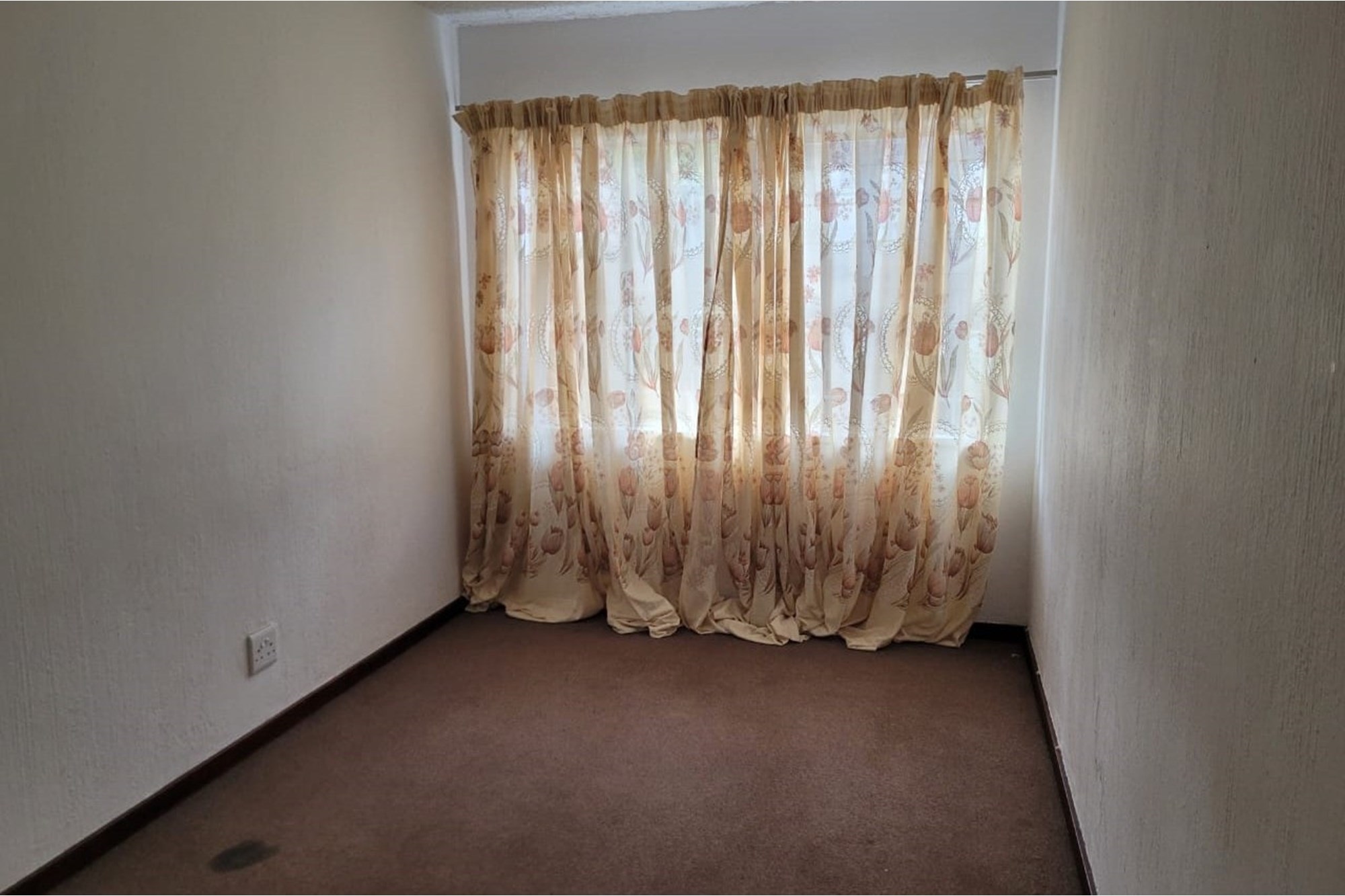Charming 3-Bedroom Flat in Turffontein, Gauteng