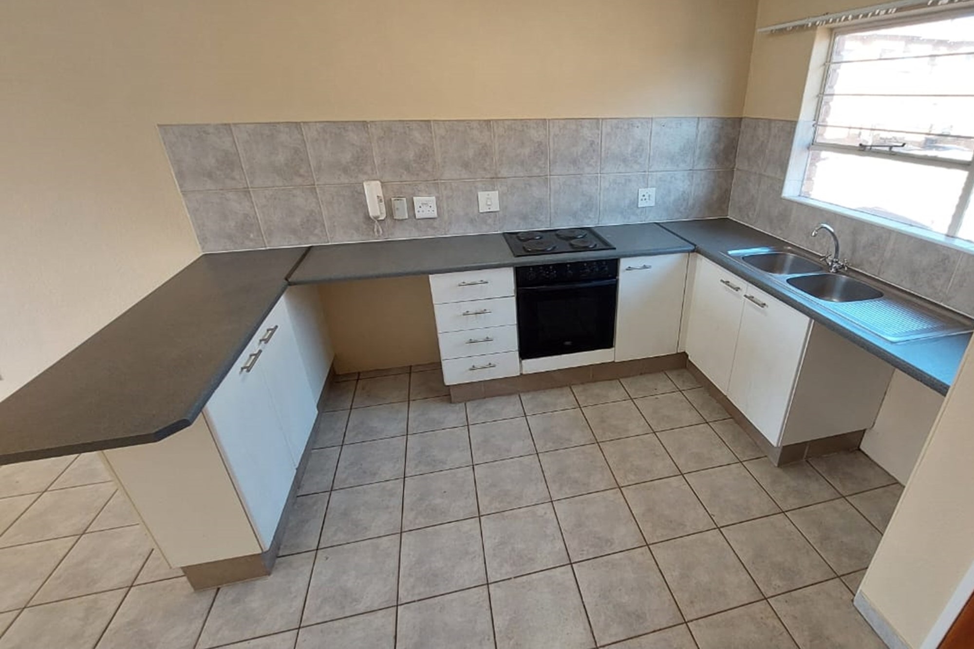 Townhouse for sale in Liefde En Vrede, Johannesburg, 8 Sunset View, 16 Swempie Crescent, Liefde En Vrede, Johannesburg, Gauteng, 62 m²
