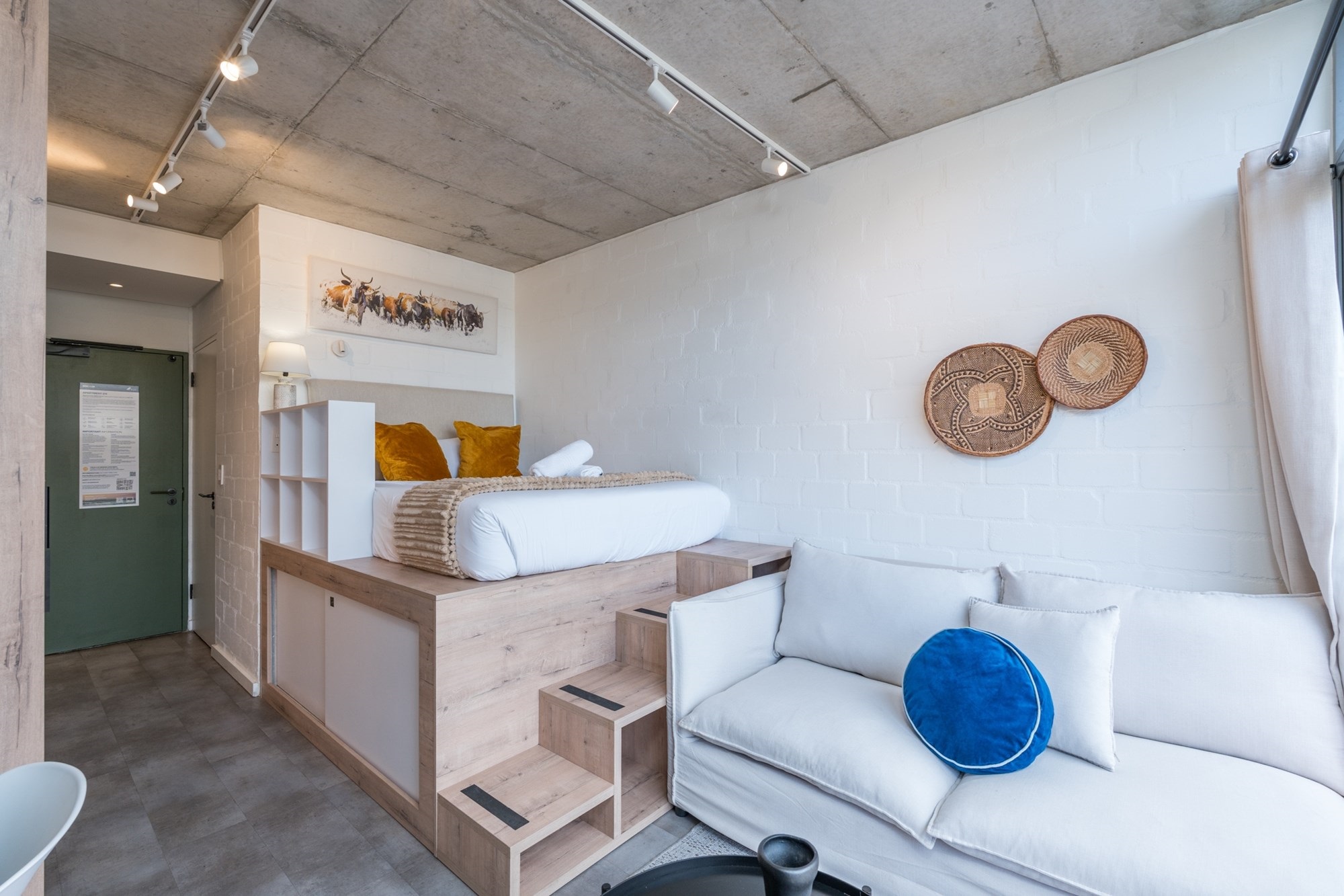 Modern Airbnb in the Heart of Sea Point / Six ON N