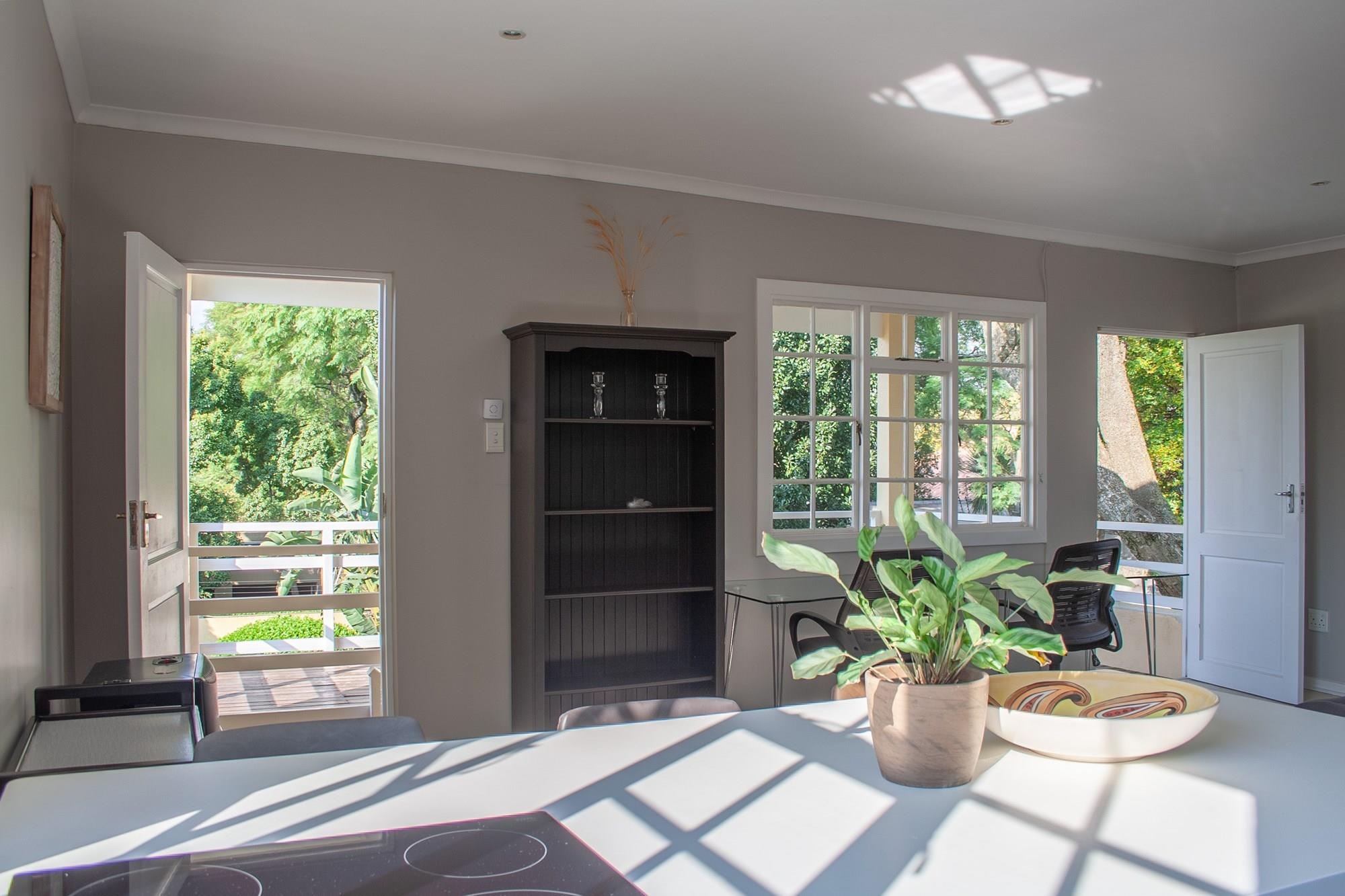 Cottage for rent in Parkview, Johannesburg, 1020 m²