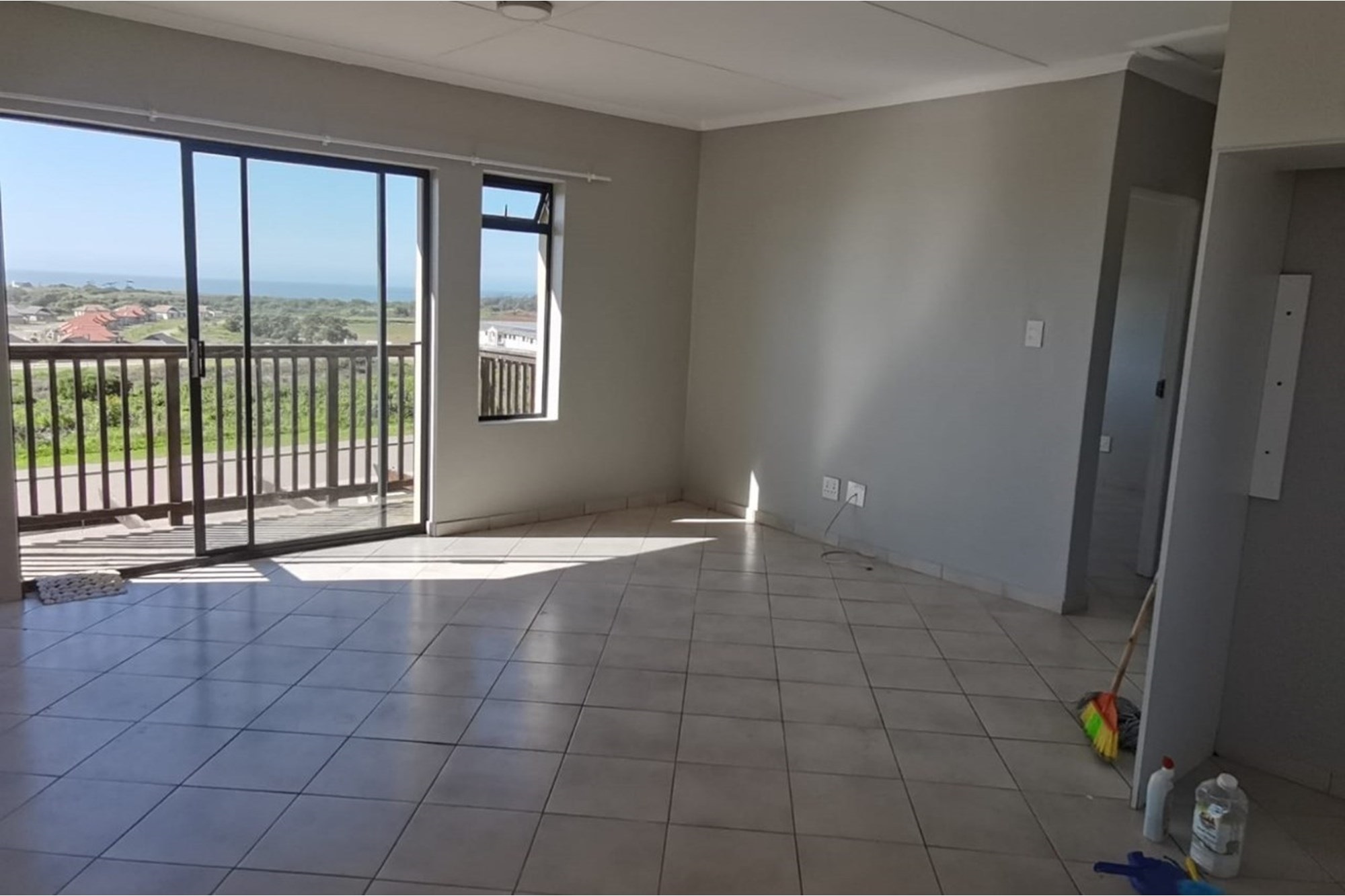 Apartment for sale in Kidds Beach, East London, 52 m²