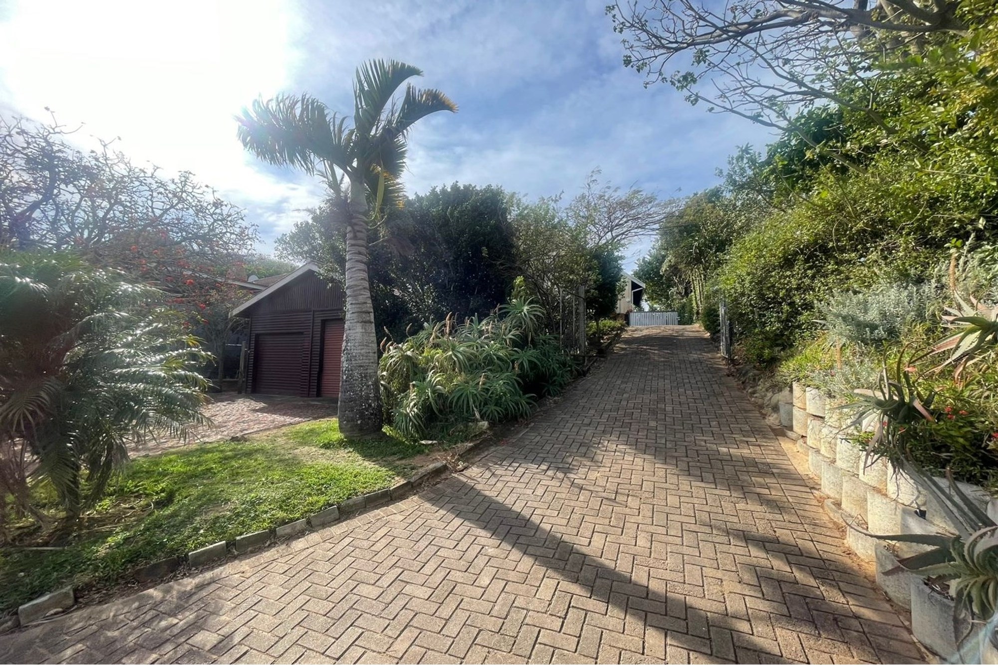 4 Bedroom Charming Coastal Gem in Cintsa East!