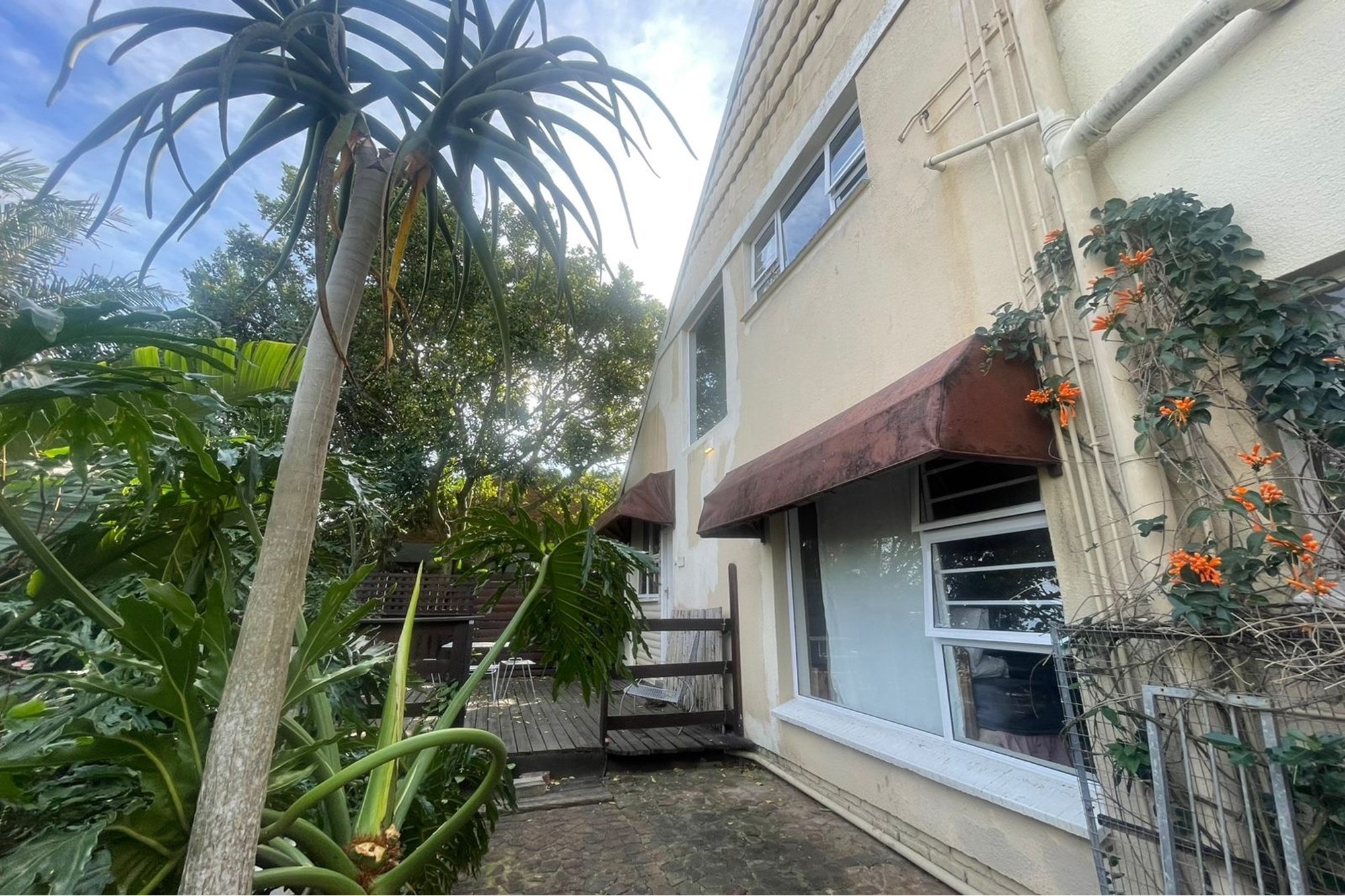 4 Bedroom Charming Coastal Gem in Cintsa East!