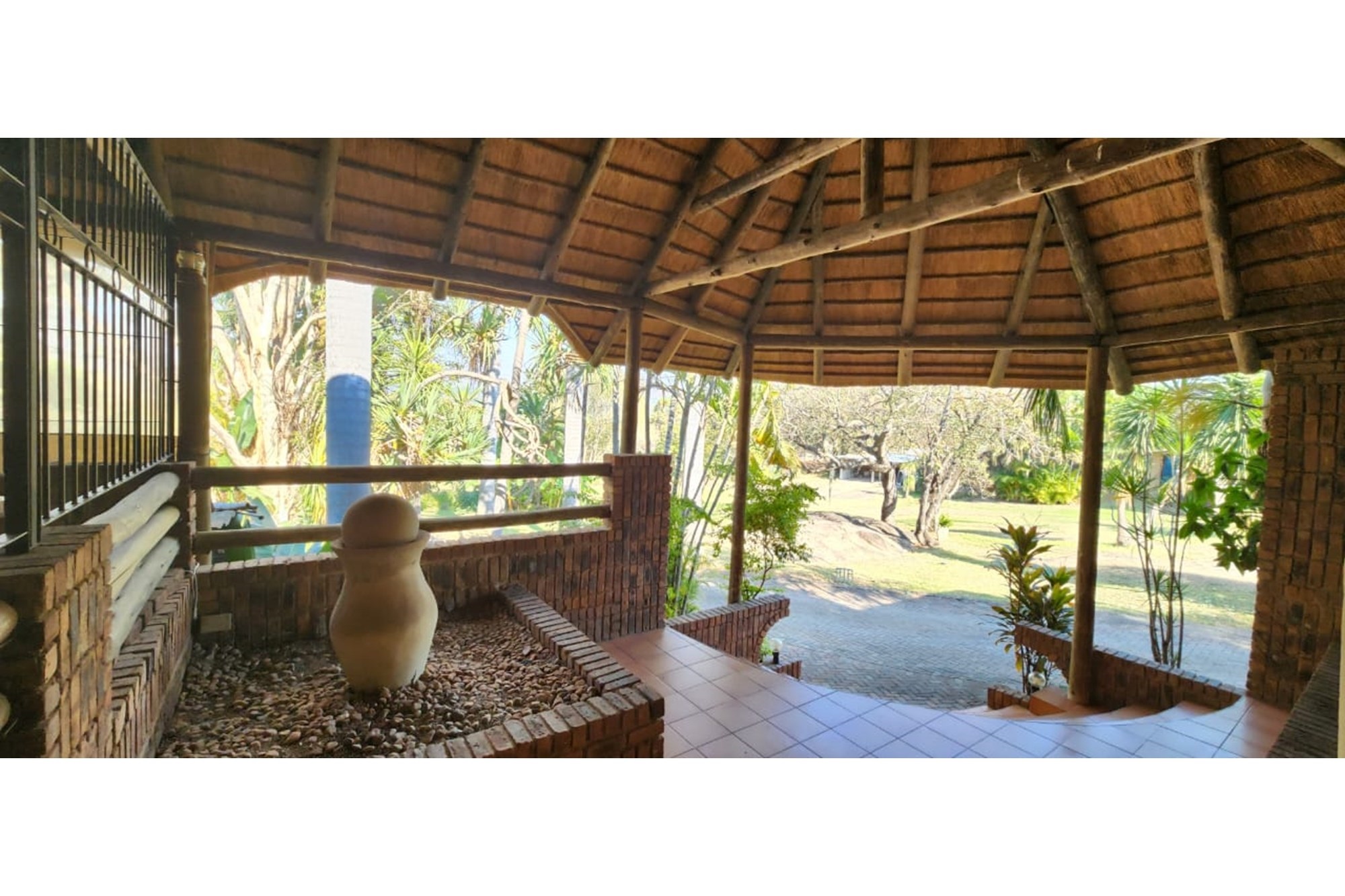 Land with 5 houses in the Karino area, entrance from KaNymazane road. Good income, well priced.