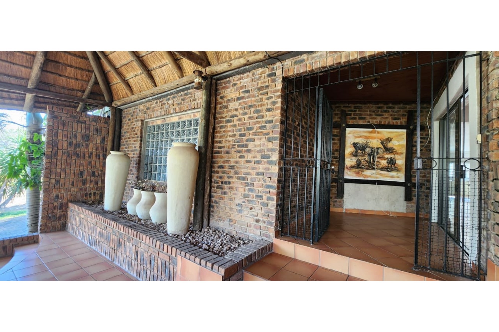 Land with 5 houses in the Karino area, entrance from KaNymazane road. Good income, well priced.