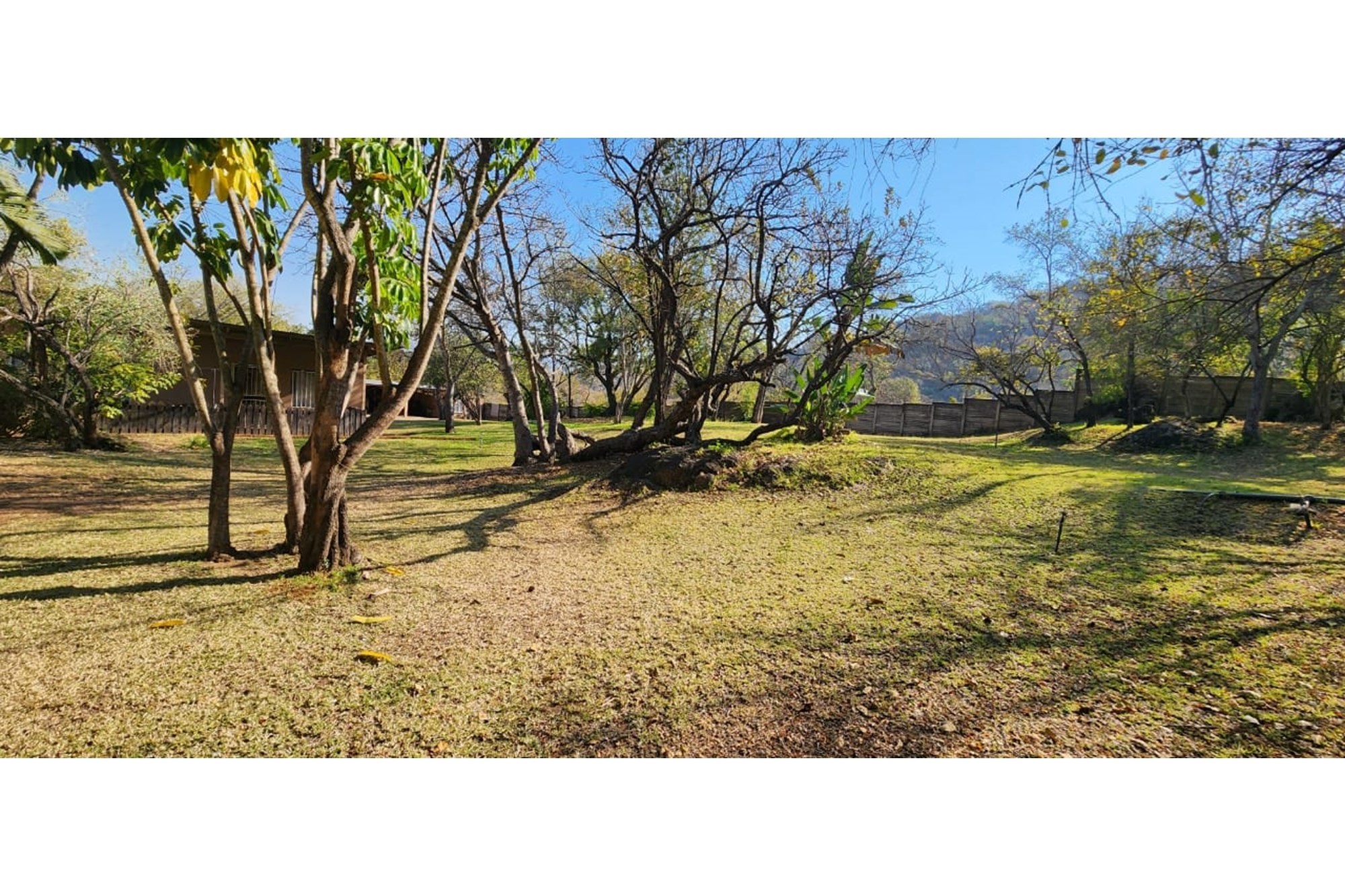 Land with 5 houses in the Karino area, entrance from KaNymazane road. Good income, well priced.