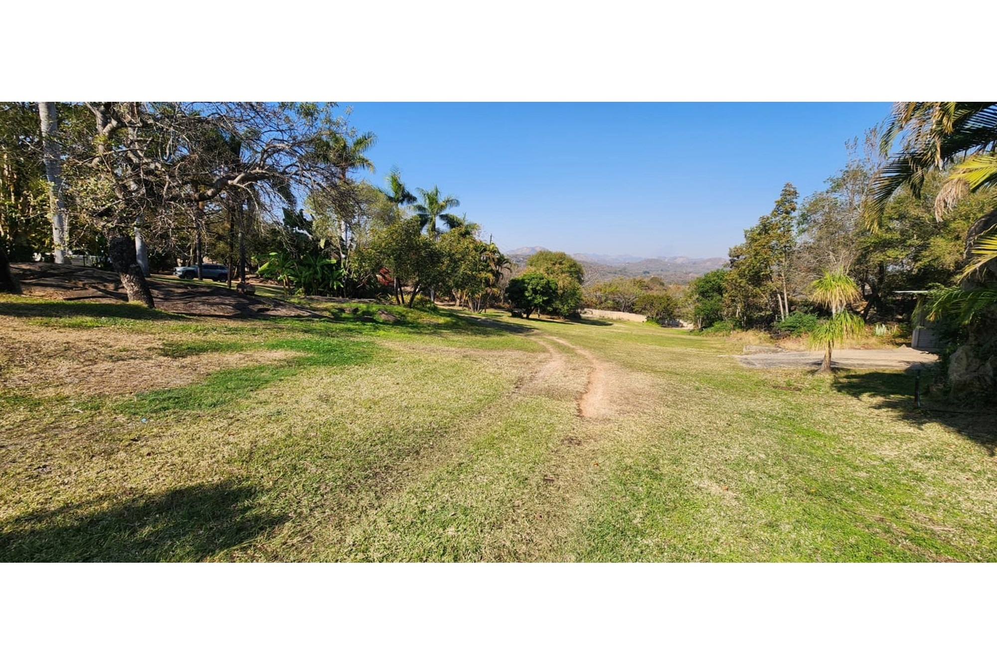 Land with 5 houses in the Karino area, entrance from KaNymazane road. Good income, well priced.