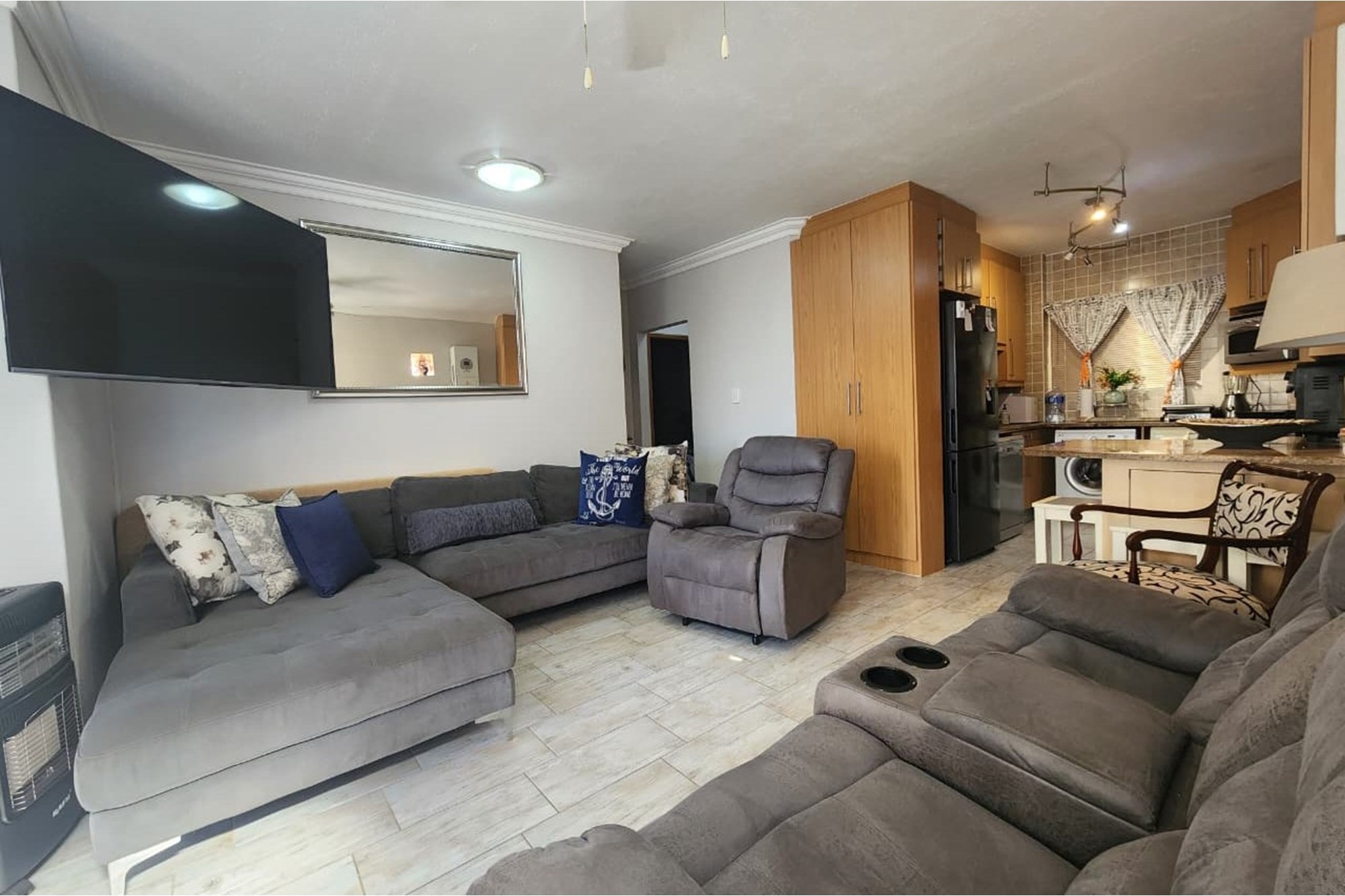 Move In Ready Apartment on Main Beach Furnished and Secure
