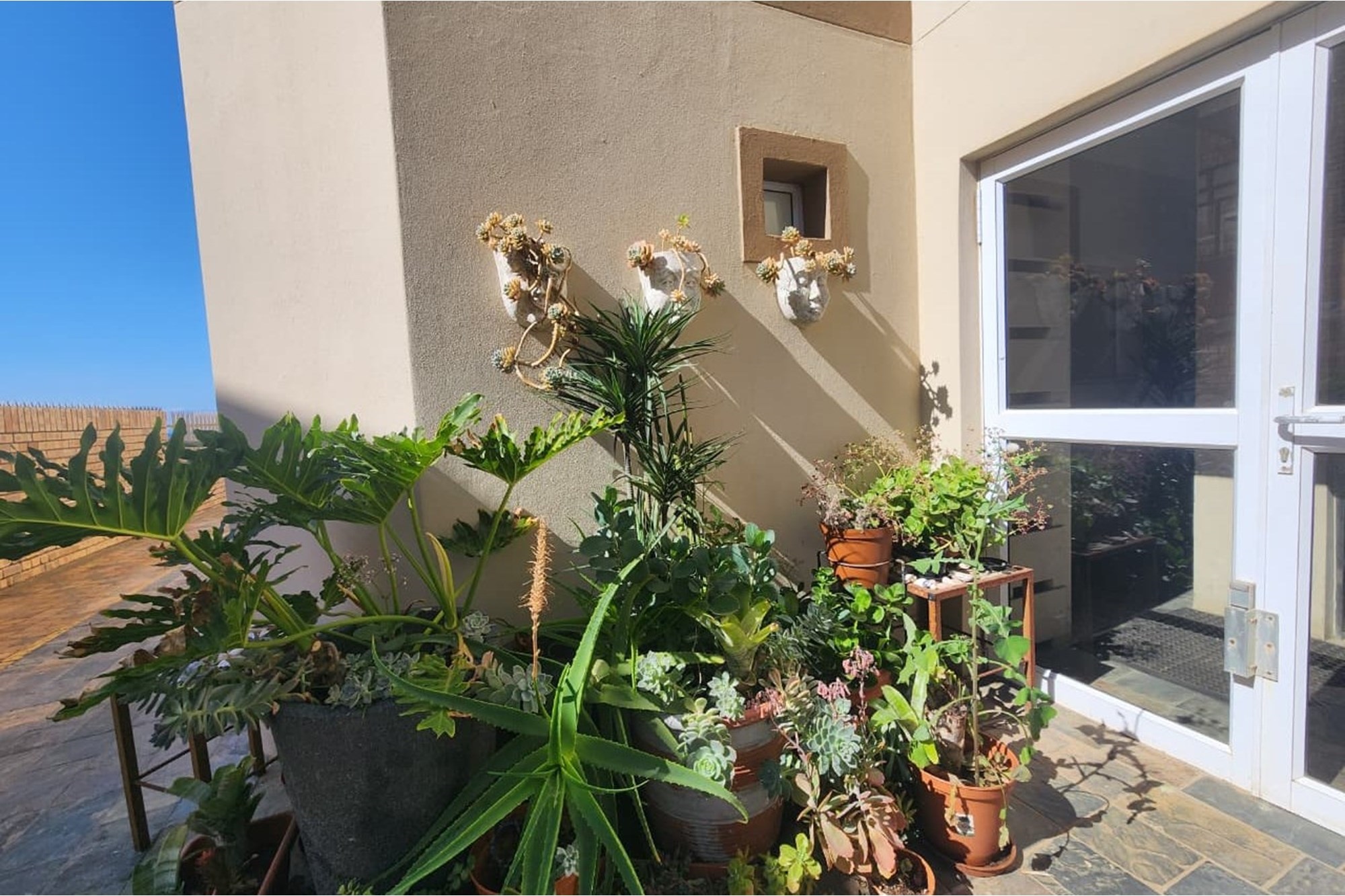 Move In Ready Apartment on Main Beach Furnished and Secure