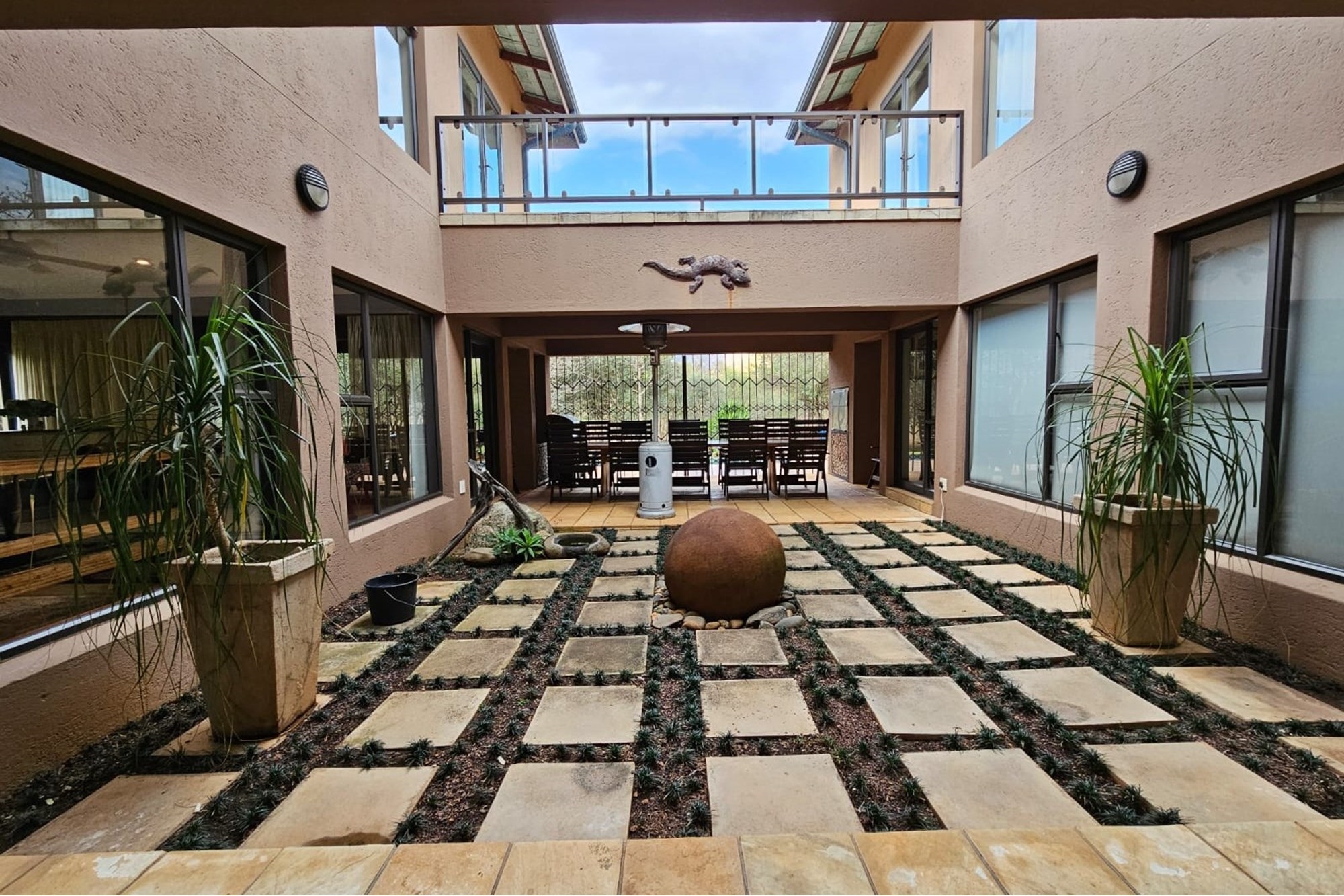 "Greenstone Wildlife: Luxurious Home Awaits You"