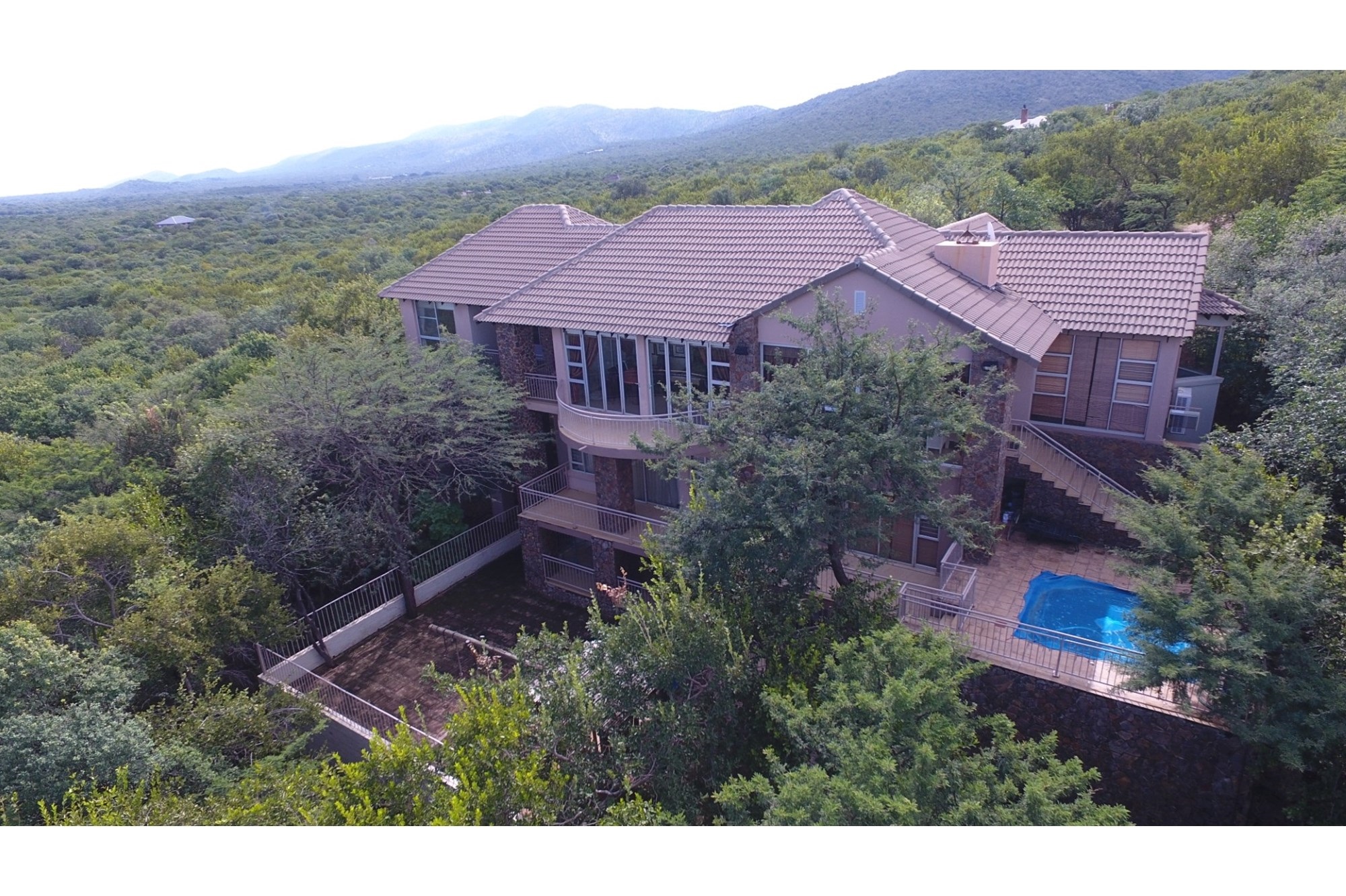 Bushveld Entertainers' Dream 6 Bedroom home 750 square metres - Thaba Moriri - DOG FRIENDLY