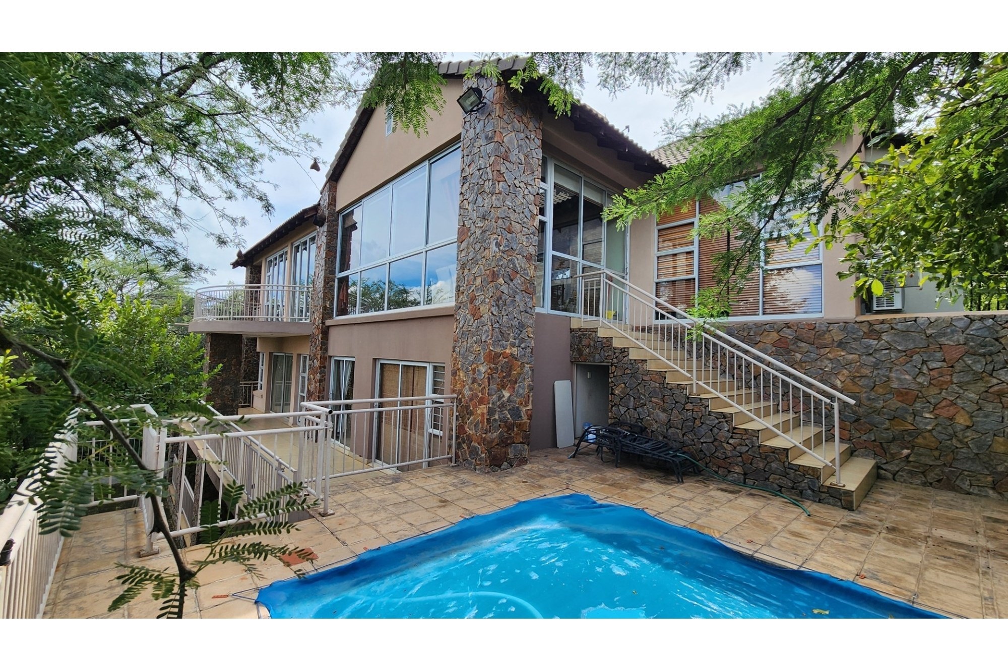 Bushveld Entertainers' Dream 6 Bedroom home 750 square metres - Thaba Moriri - DOG FRIENDLY