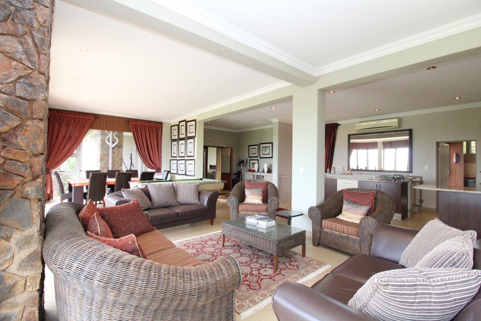 Bushveld Entertainers' Dream 6 Bedroom home 750 square metres - Thaba Moriri - DOG FRIENDLY