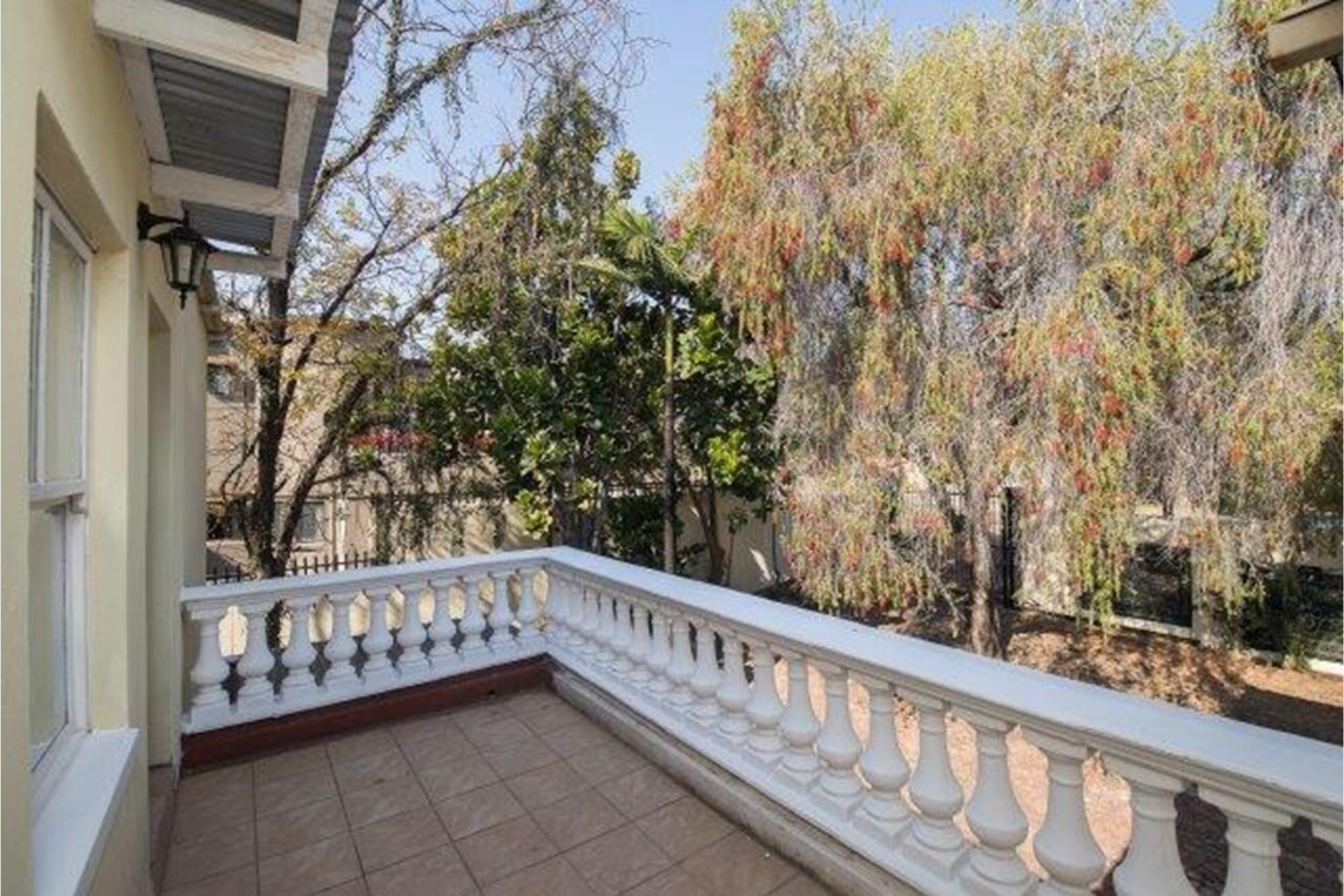 Upmarket 12 Bedroom 5 Star Guesthouse, In the Heart of Brooklyn, In A Secure Estate 4