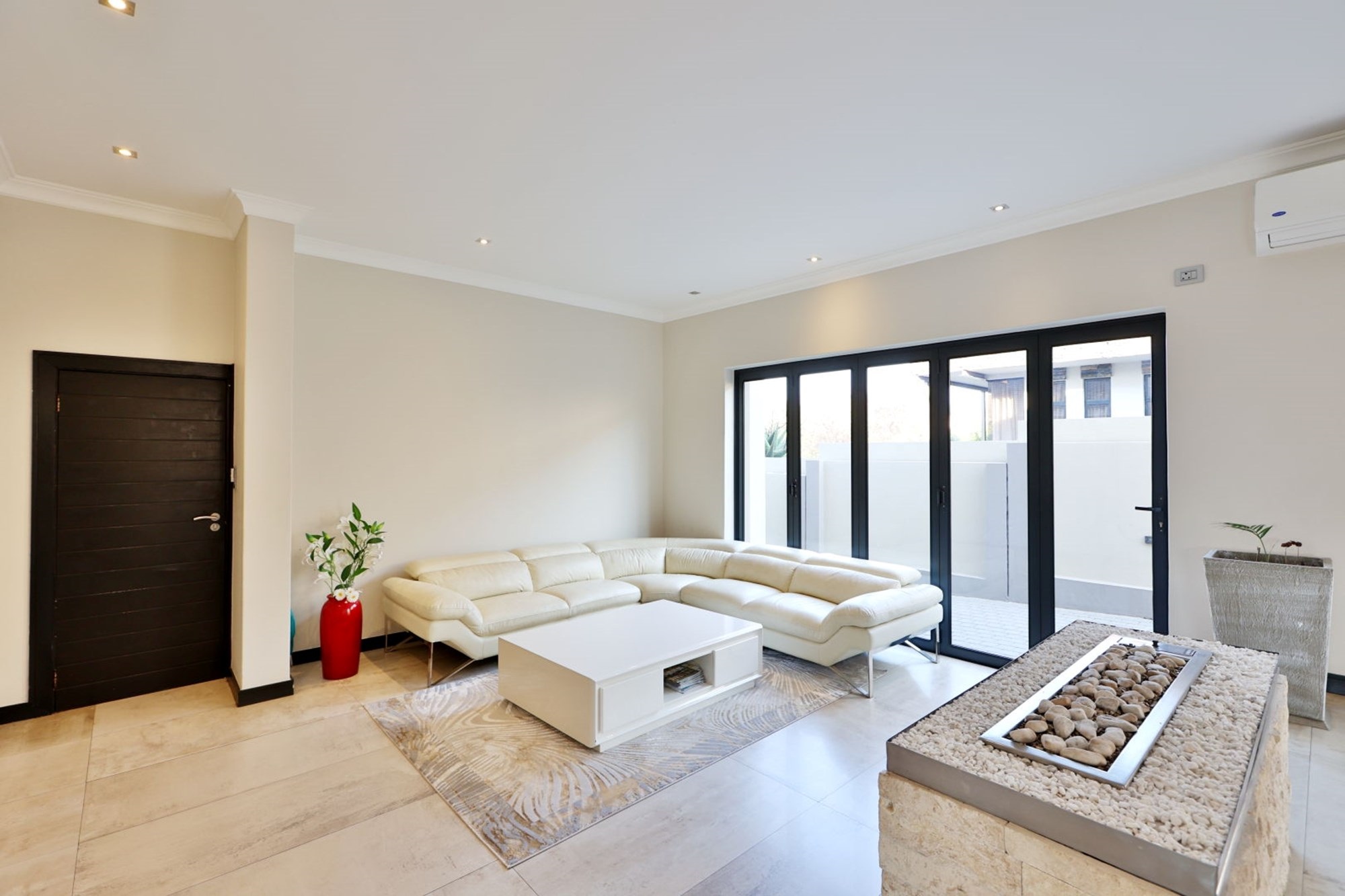 House for sale in Waterfall Country Estate, Midrand, 1150 m²