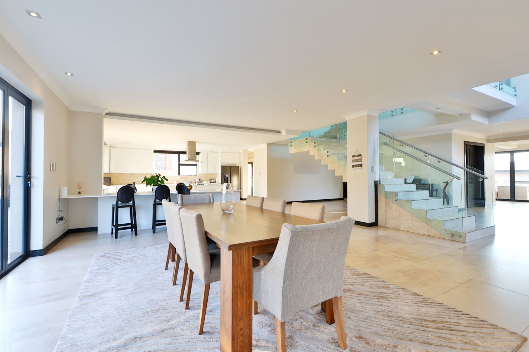 House for sale in Waterfall Country Estate, Midrand, 1150 m²