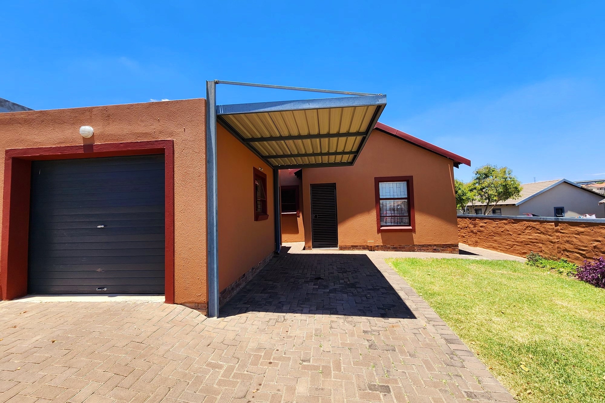 Special 3 bedroom and 2 bathroom house for Sale in Security Complex