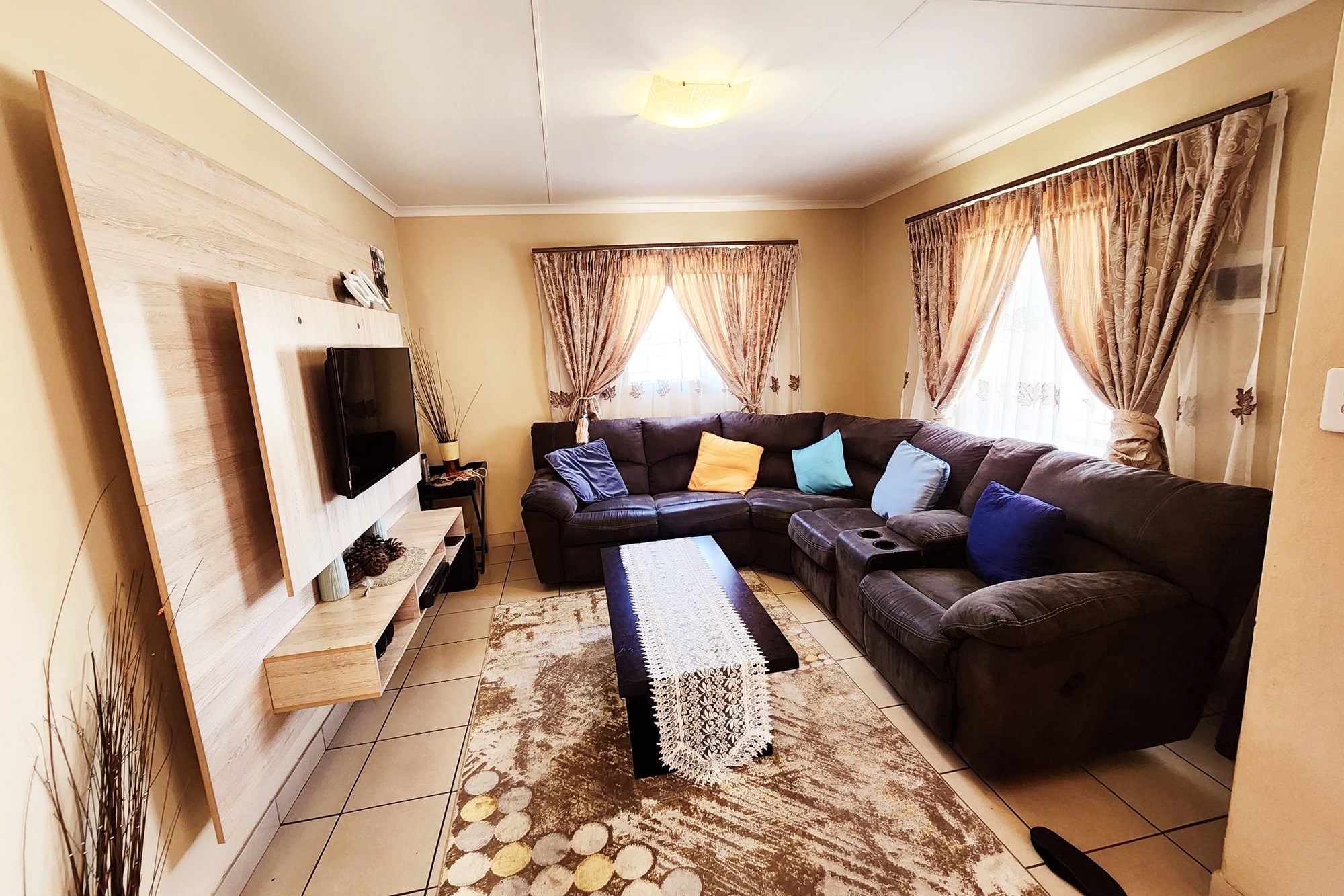 Special 3 bedroom and 2 bathroom house for Sale in Security Complex