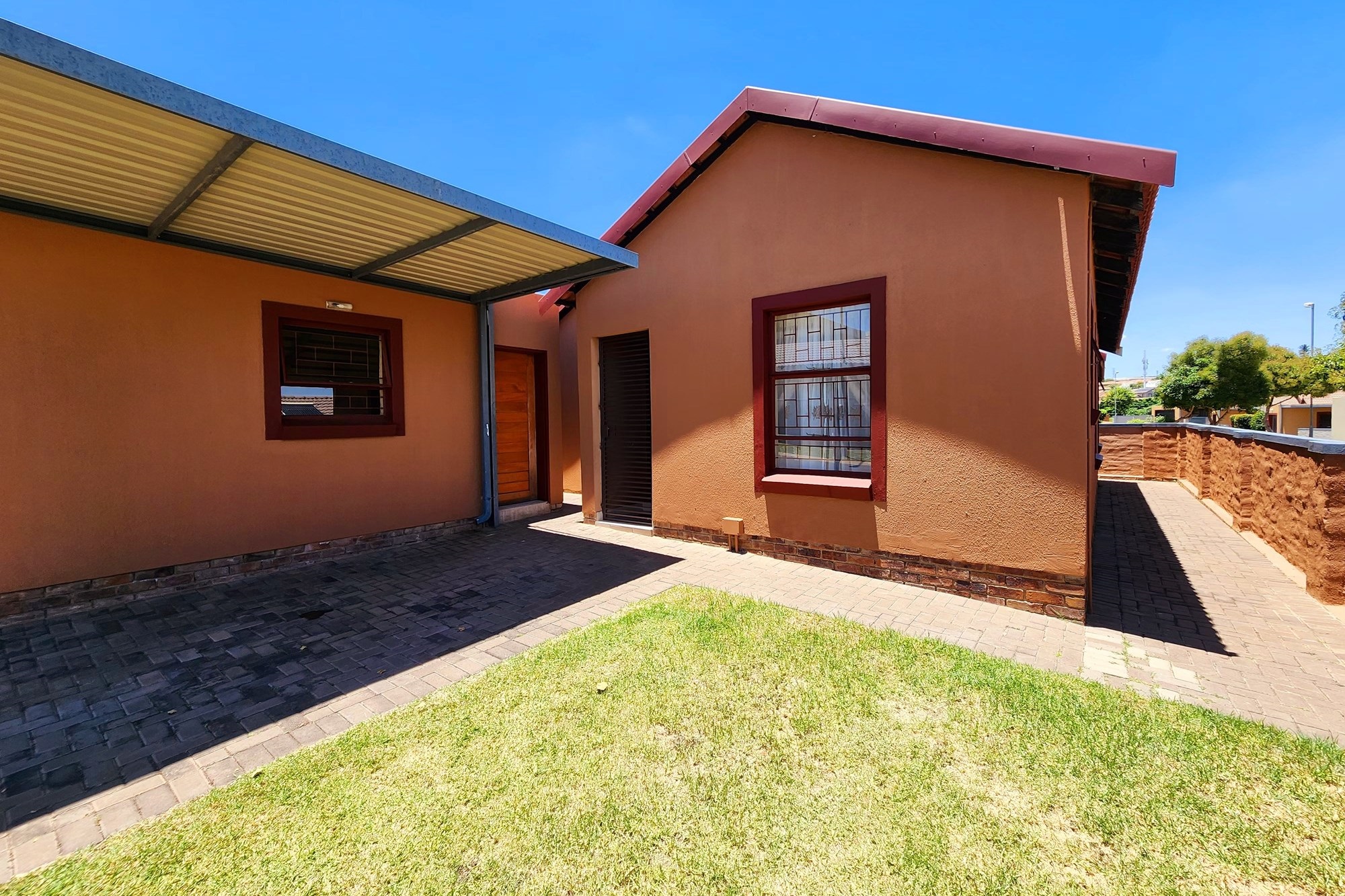Special 3 bedroom and 2 bathroom house for Sale in Security Complex