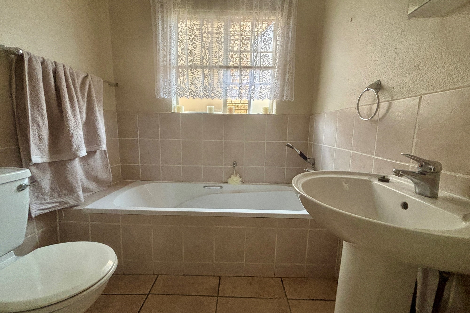 Cozy 2-Bedroom Facebrick Townhouse Near Highveld Gardens, Sasolburg!