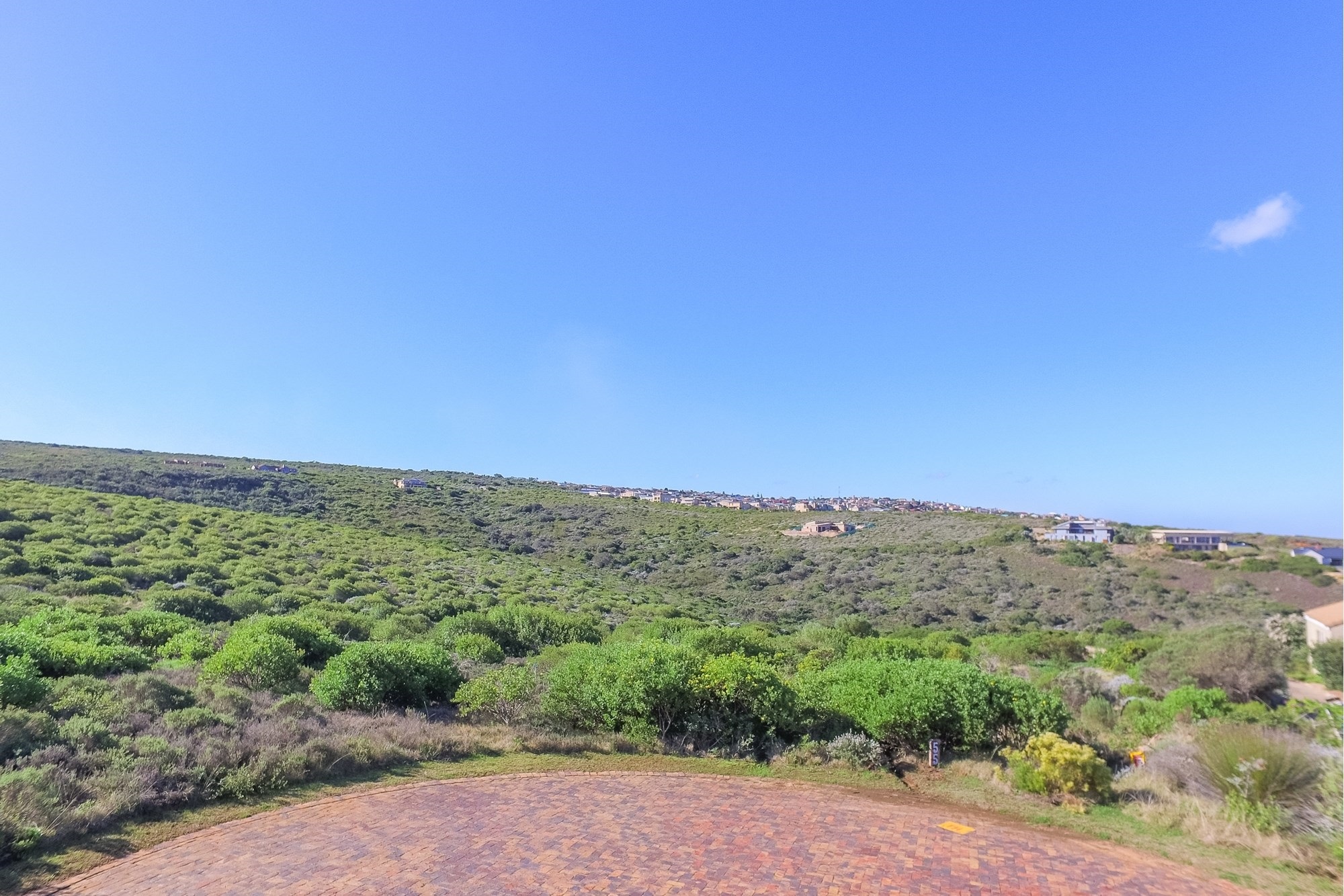 Vacant stand with Sea and Valley views!