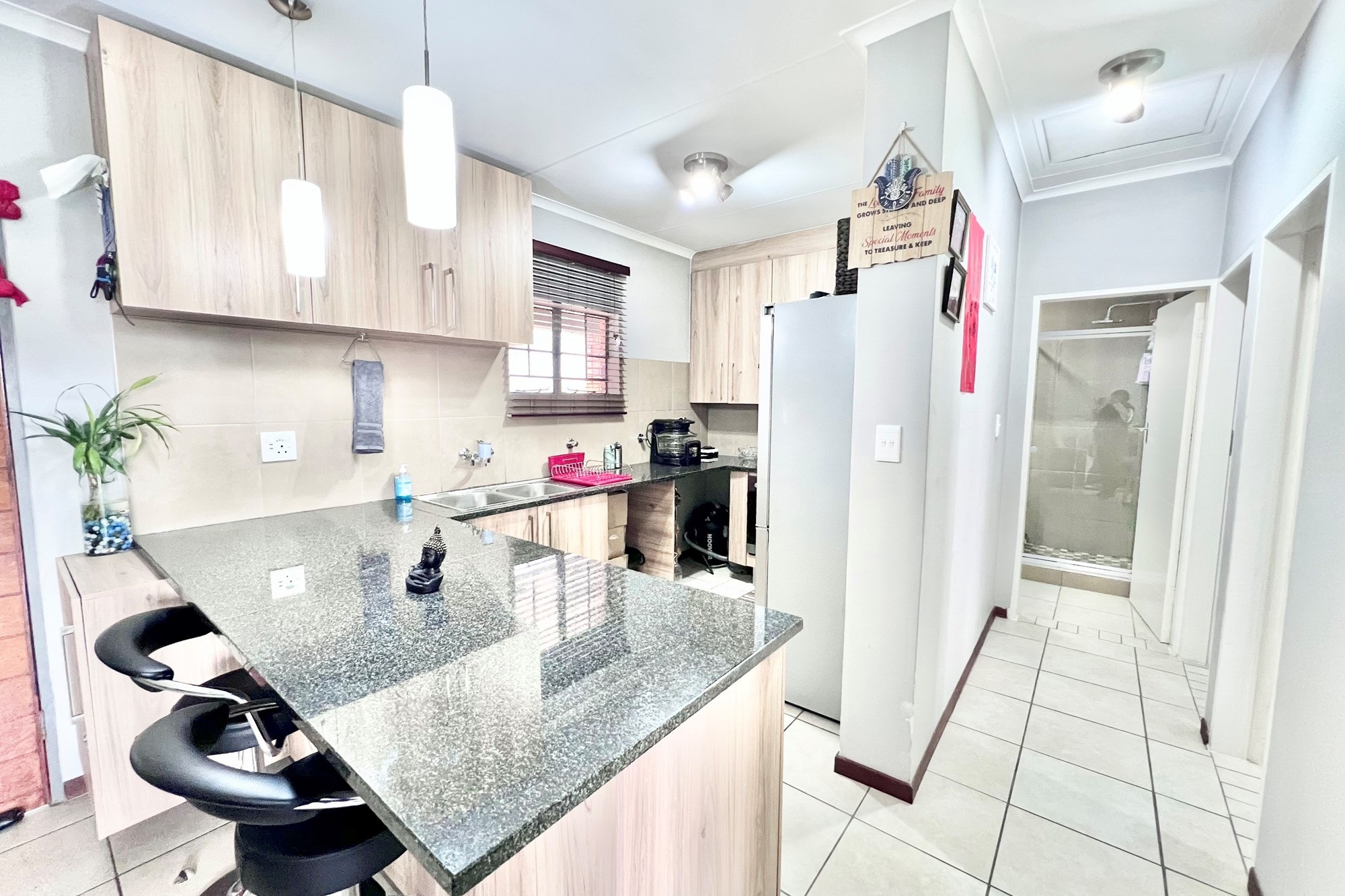 Top-Floor Apartment with Inverter and Gas Stove, in Secure Sagewood Complex