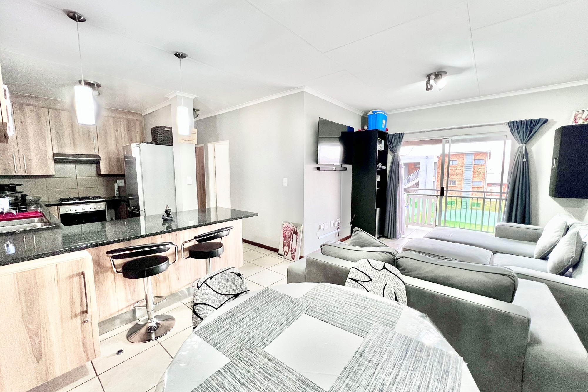 Top-Floor Apartment with Inverter and Gas Stove, in Secure Sagewood Complex
