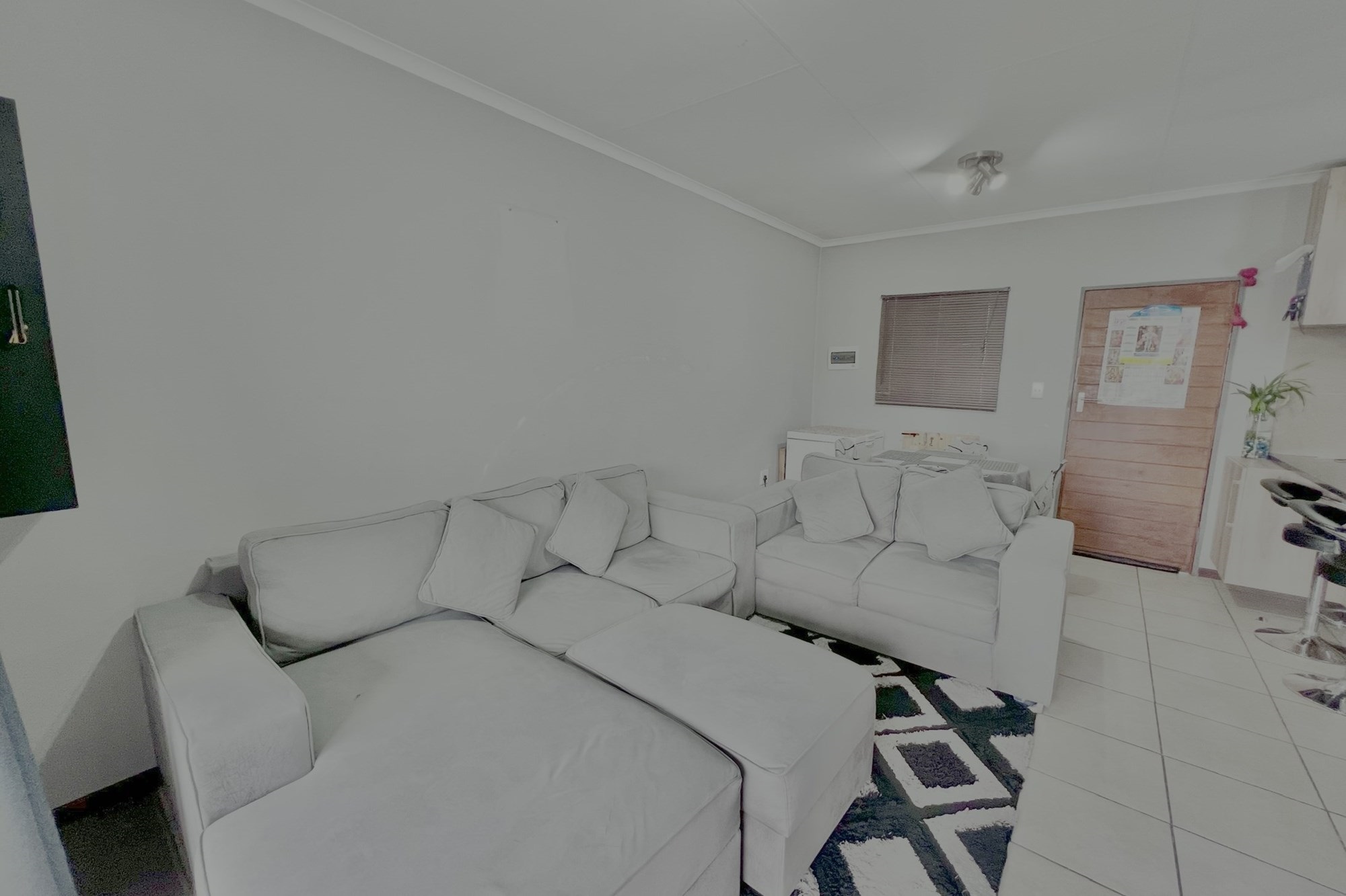 Top-Floor Apartment with Inverter and Gas Stove, in Secure Sagewood Complex