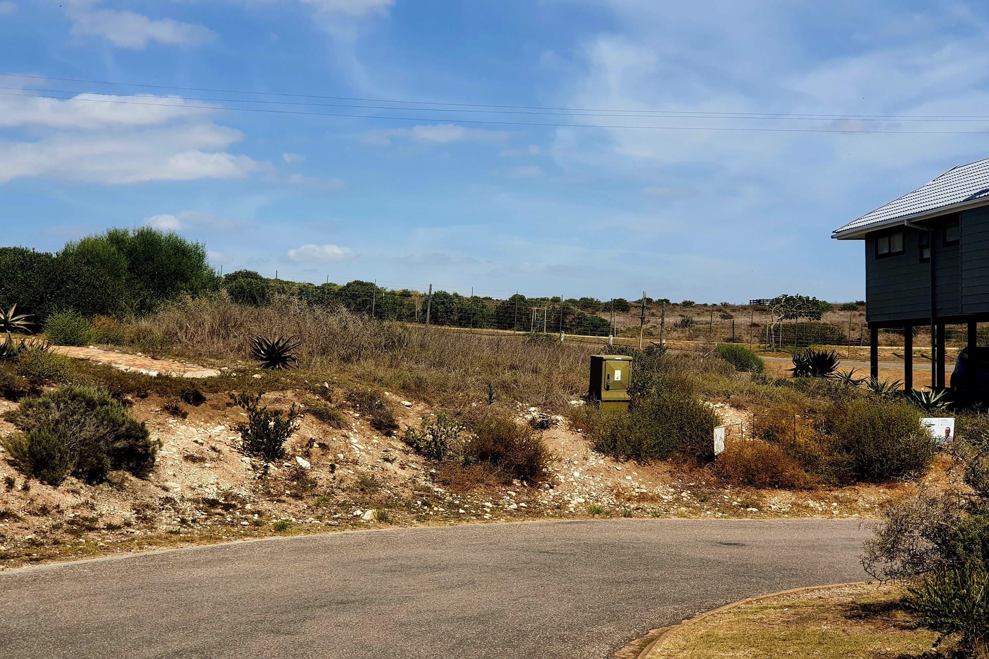 Seaside elegance: Dual access, stunning Vleesbaai 652 m2 stand