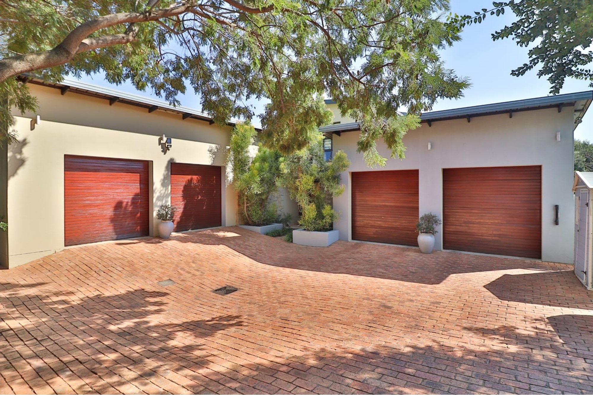 Exquisite 5-Bedroom Home in Waterkloof Golf Estate
