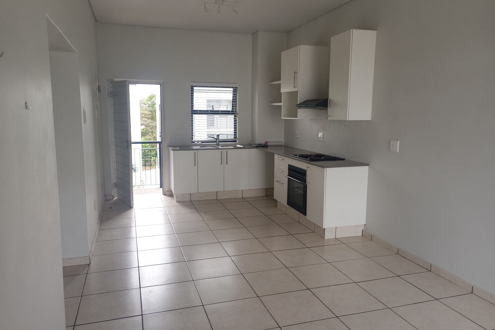 Charming 2-Bed,1 bath Vibrant Ballito area !!!
