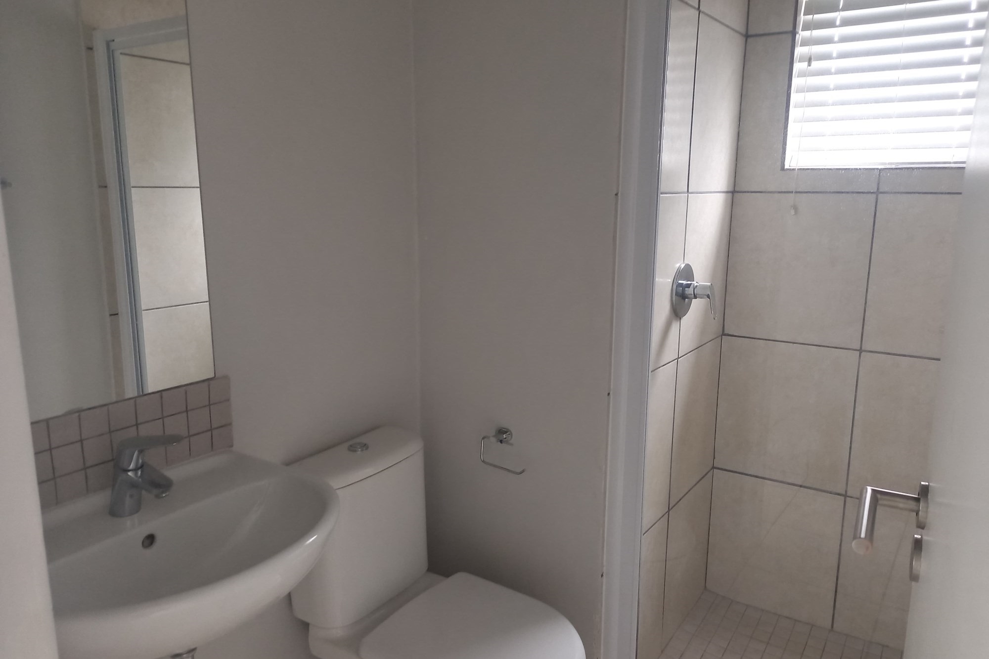 Charming 2-Bed,1 bath Vibrant Ballito area !!!