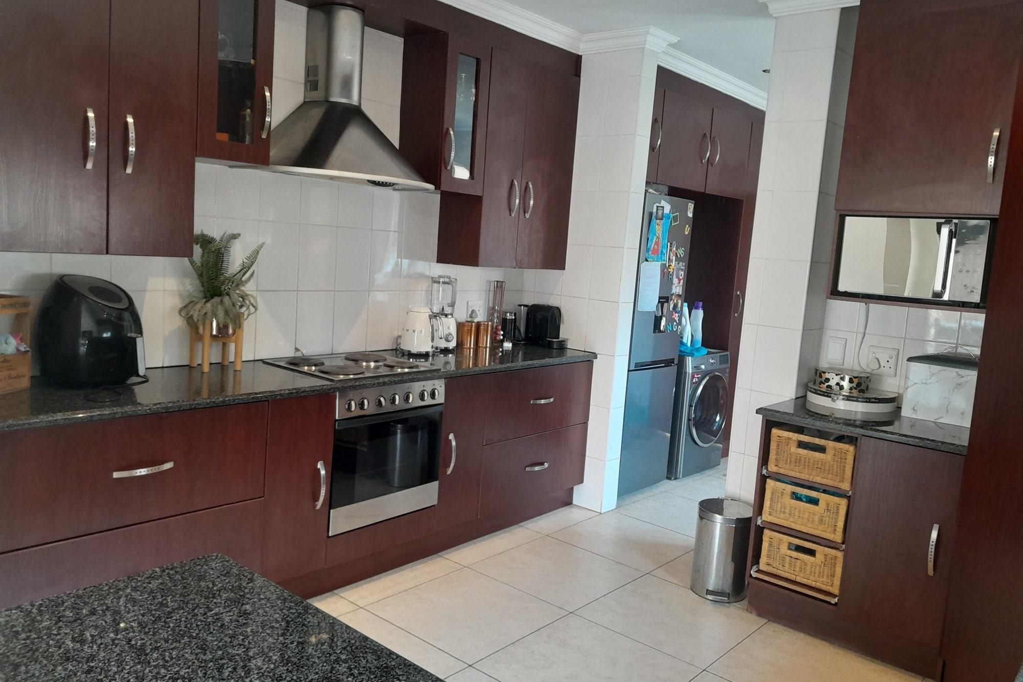 Modern home, in sort after area and family friendly complex