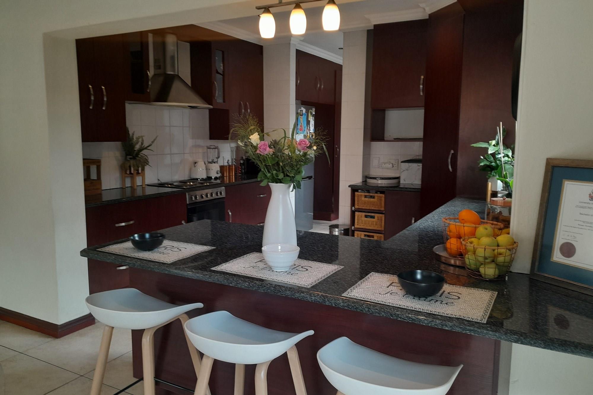Modern home, in sort after area and family friendly complex