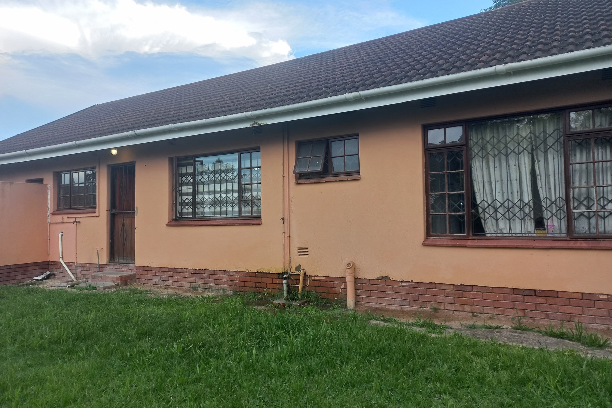 BISLEY FAMILY HOUSE