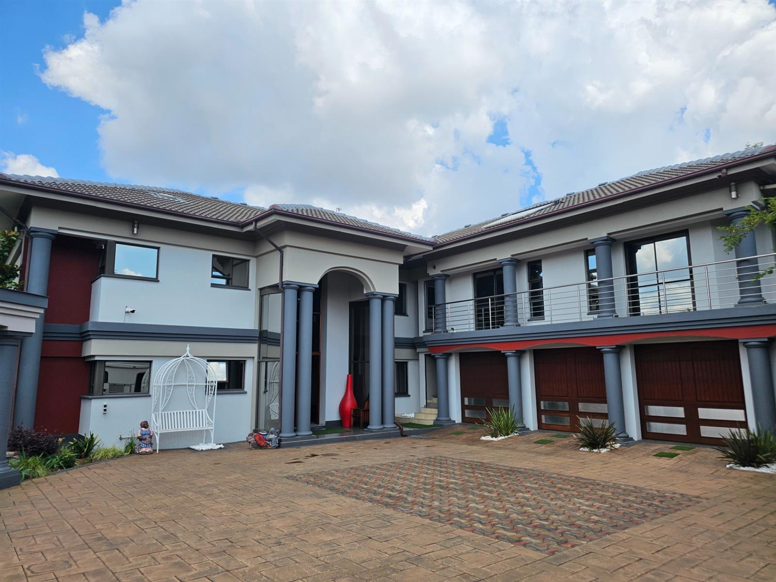 Style and luxury at its best. Elegance, atmosphere and comfort, if you love life start here.